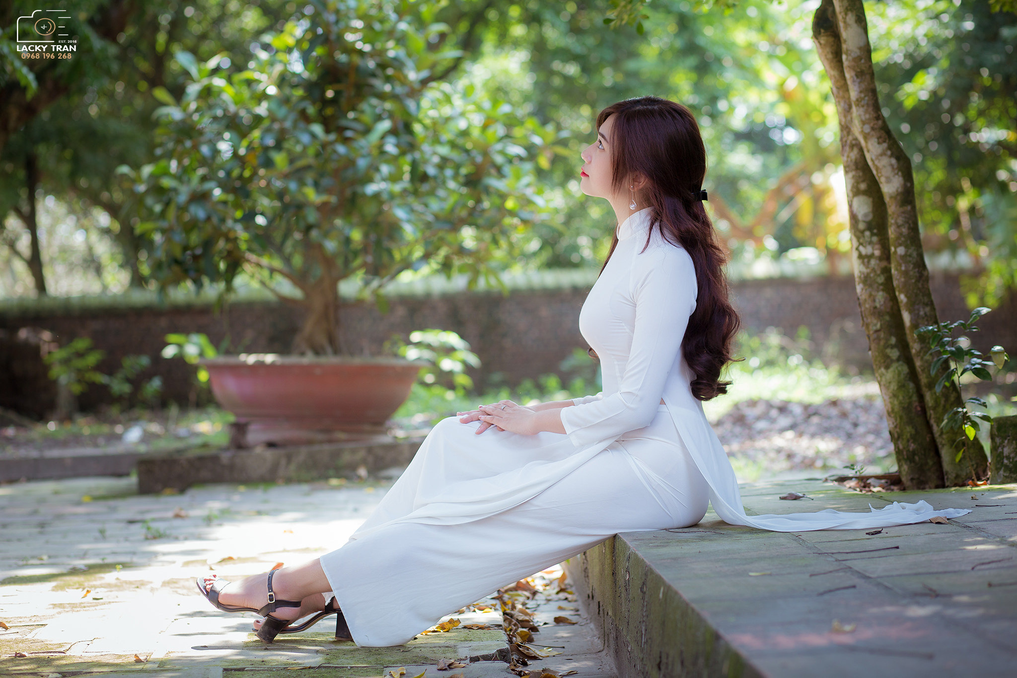 Áo dài trắng người đẹp nét Việt [1RMQHY]