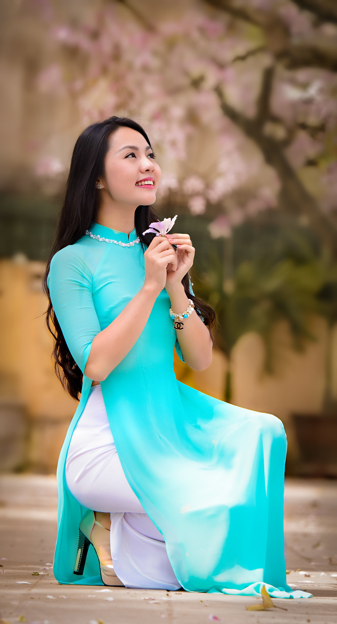 Người đẹp áo dài xanh thanh tao [CC1DPT]