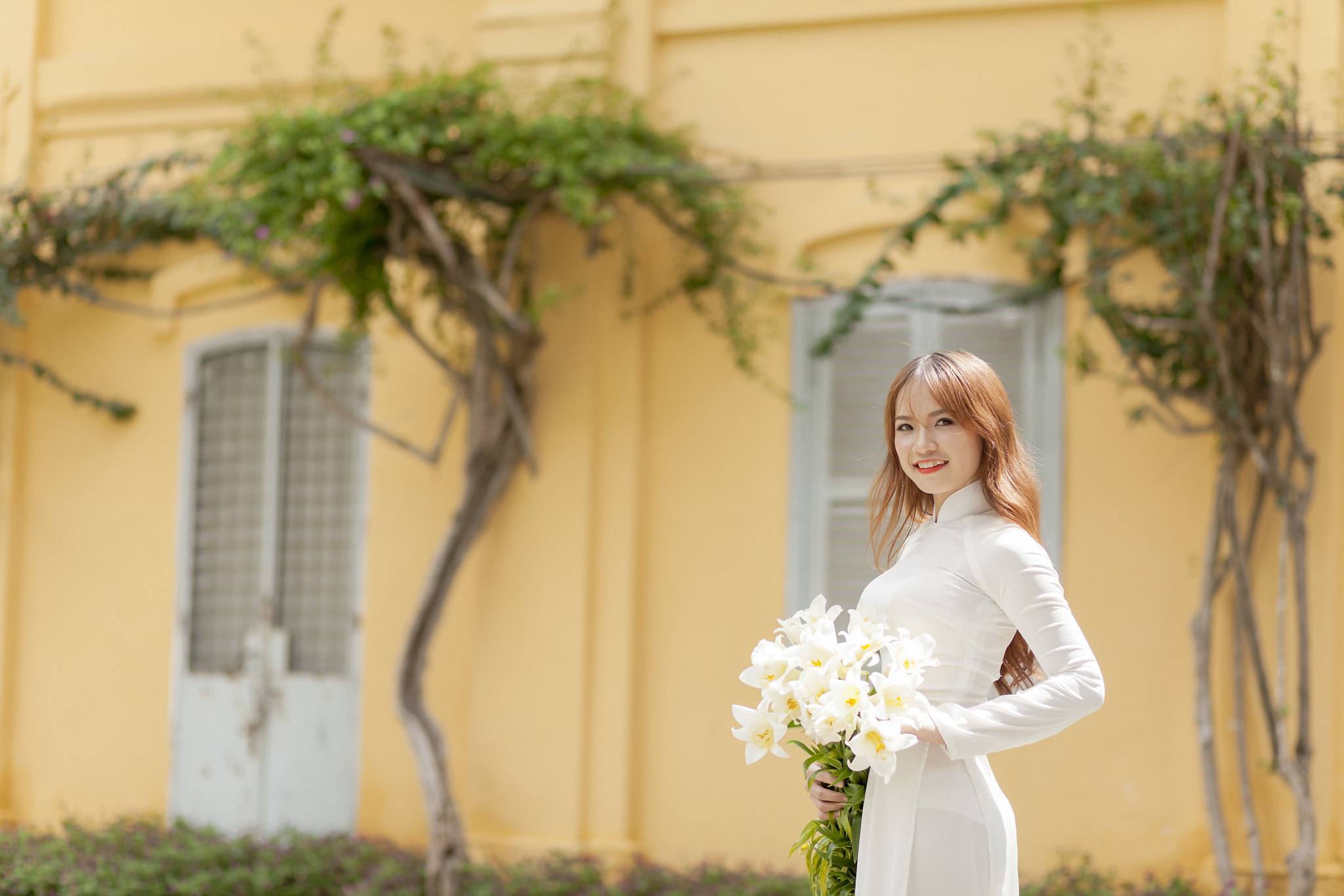 Áo dài trắng duyên dáng tinh khôi [LQO0XC]