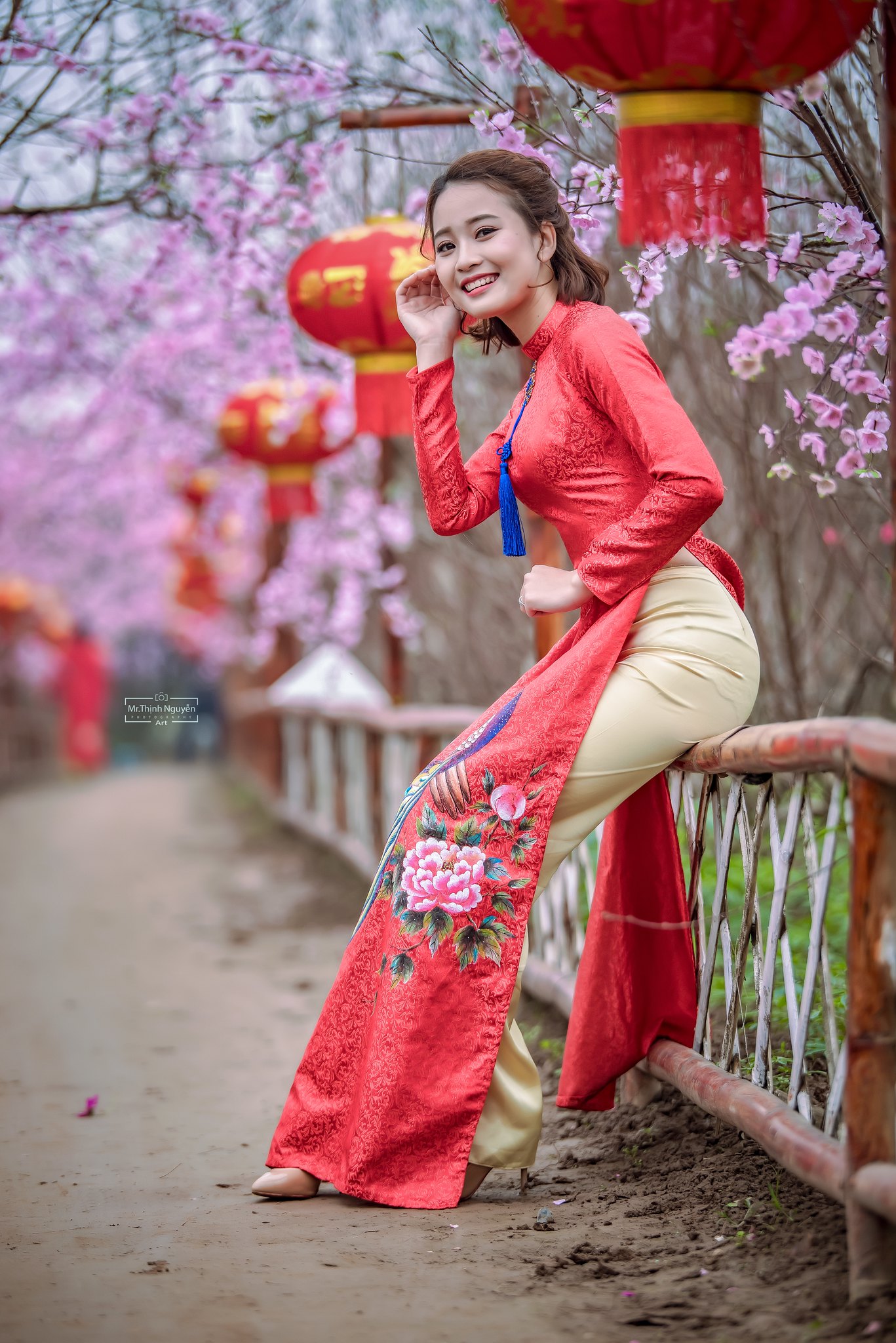 Dịu dàng áo dài trắng hoa đào [EHT9BR]