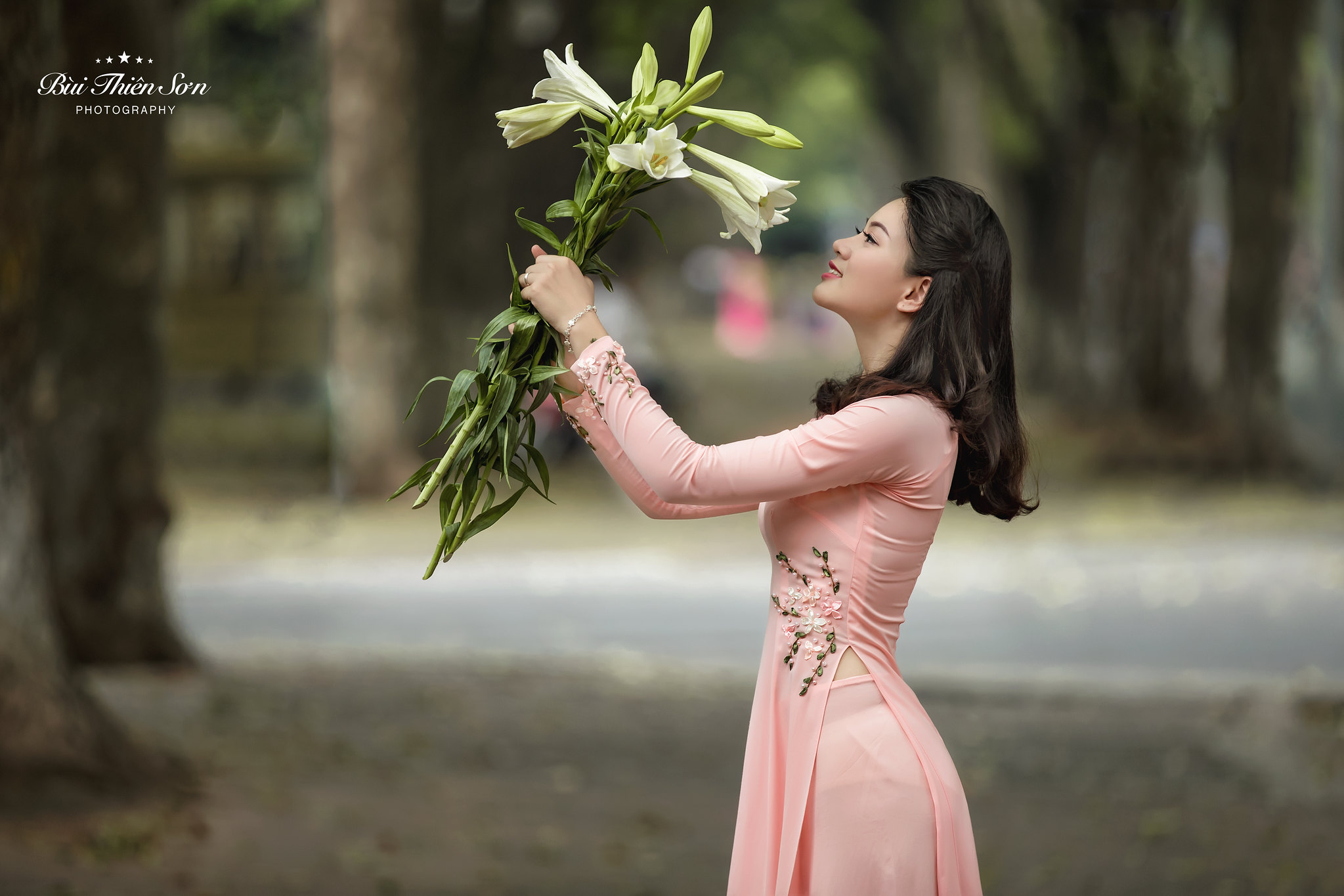 Hình ảnh áo dài hồng kiêu sa thướt tha [C4H42G]