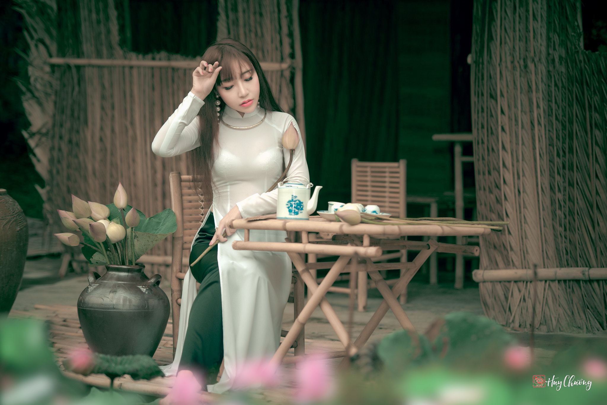 Áo dài trắng cách tân hoài cổ [9PTX2G]