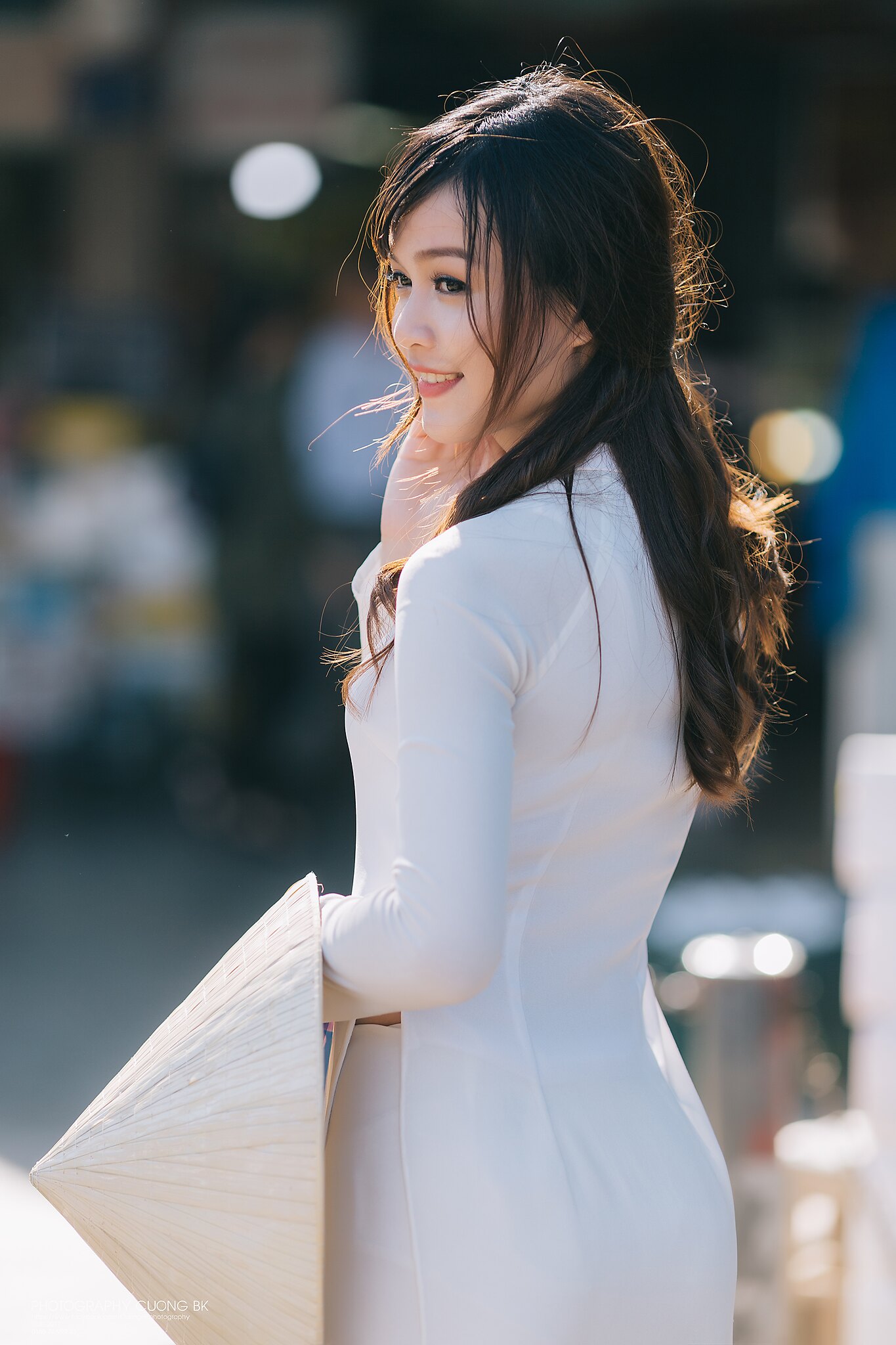 Sang trọng áo dài trắng nắng [WDCMDG]