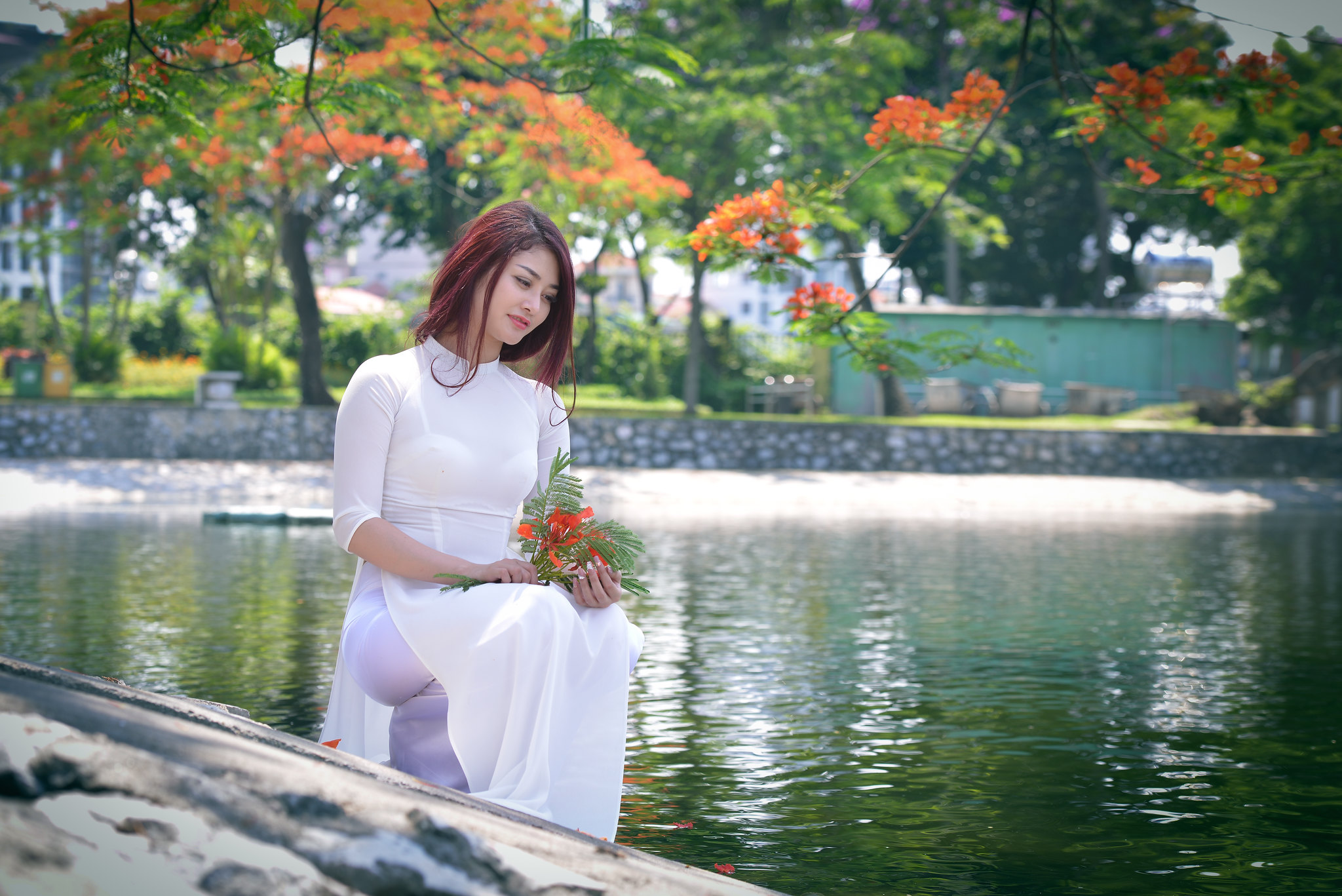 Áo dài trắng thanh thoát [YG6J7Q]