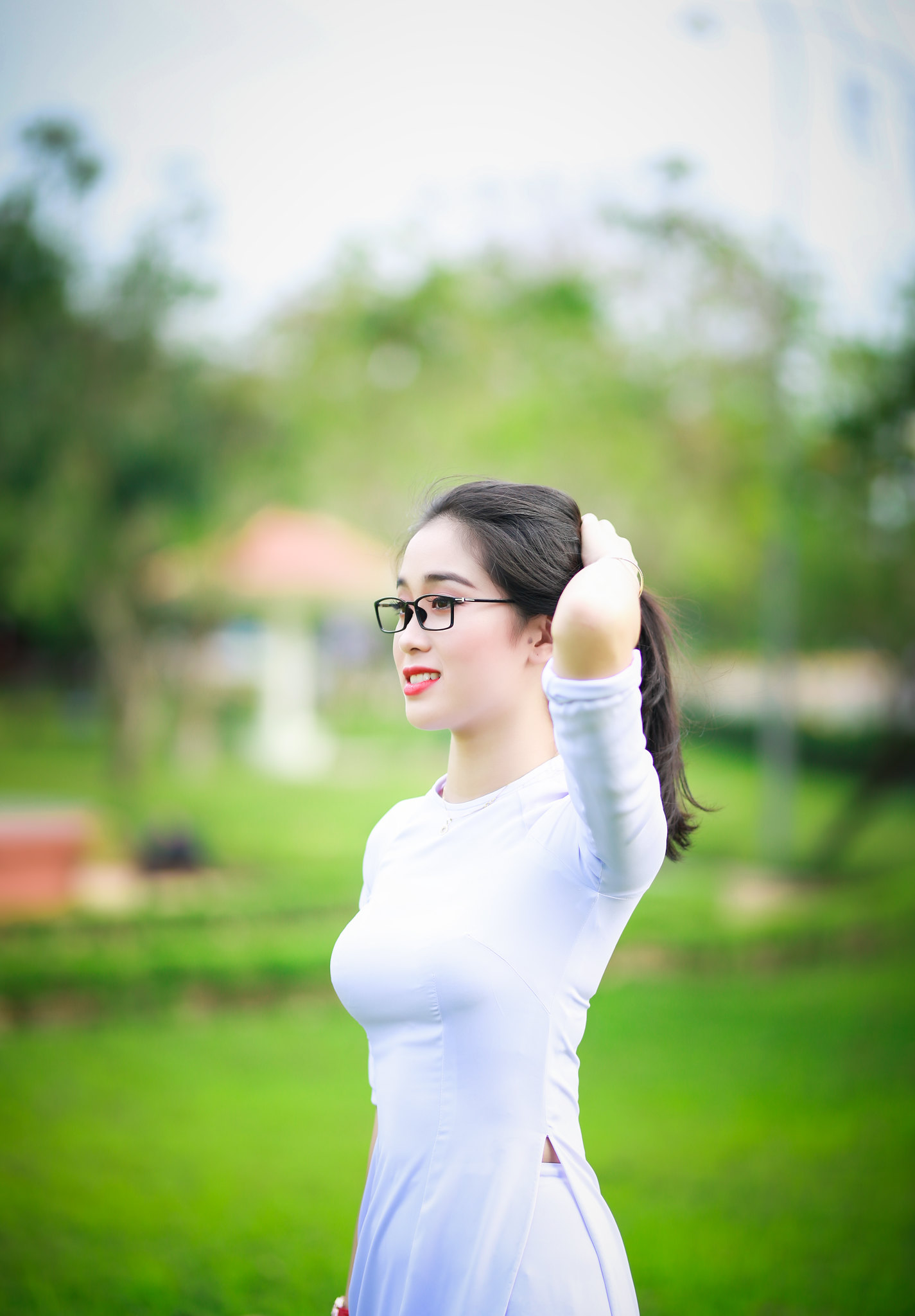 Áo dài trắng mắt kính e ấp [NDBSFH]