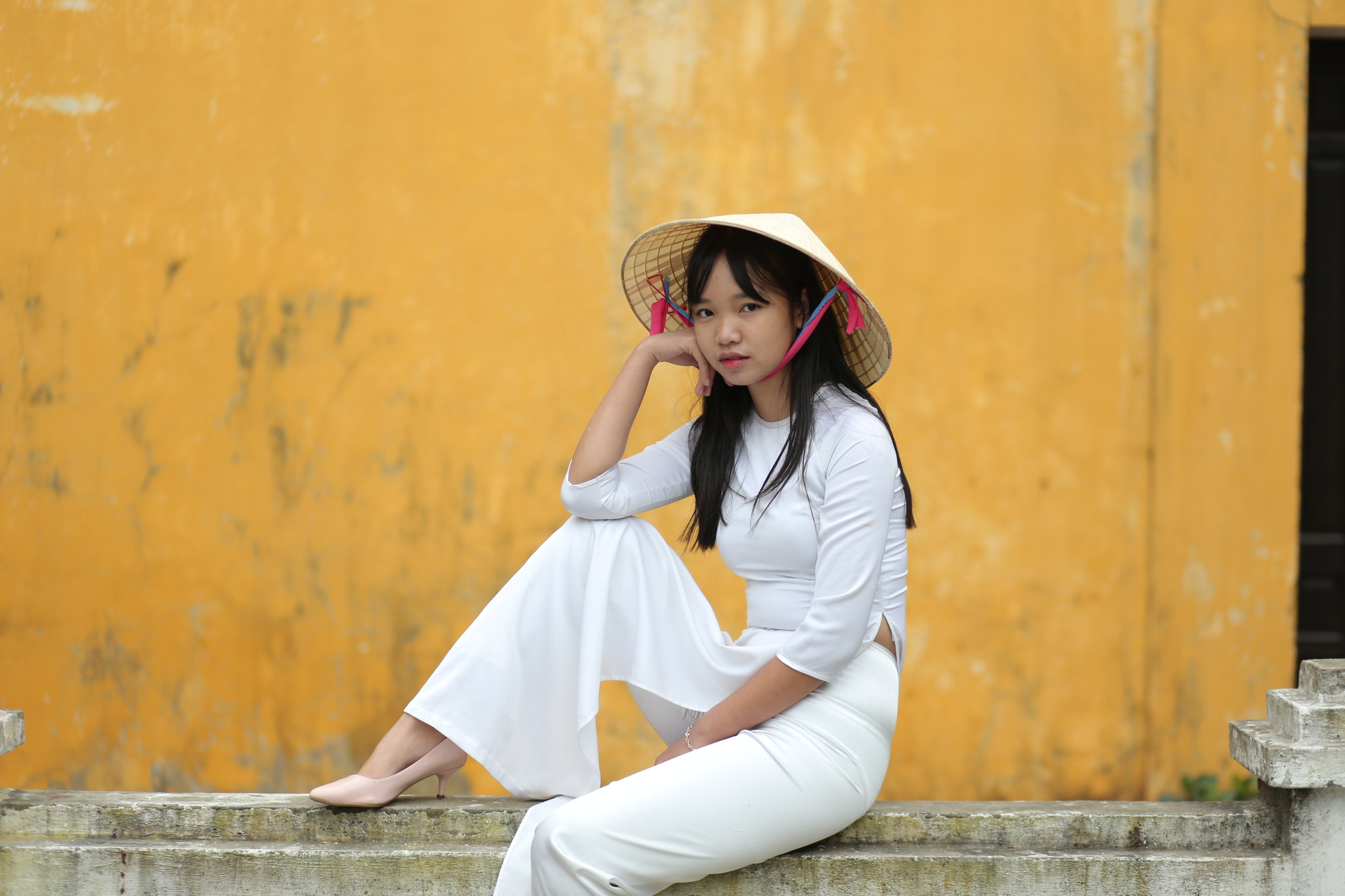 Áo dài trắng hình nền nữ sinh tinh tế [DQ5O9W]