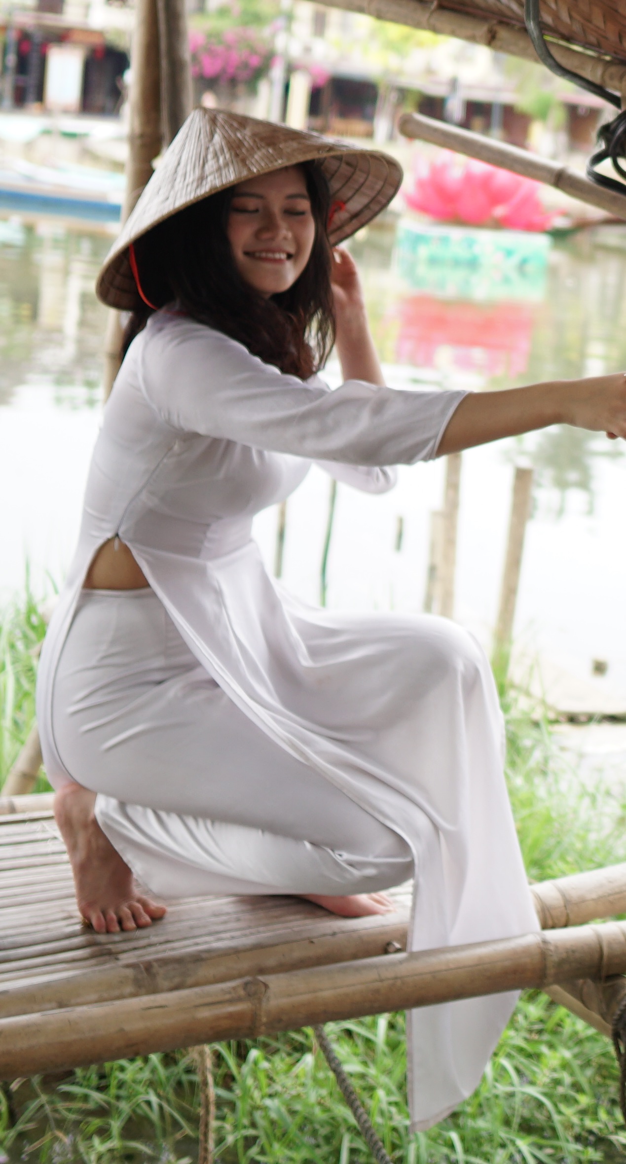 Áo dài trắng nhẹ nhàng nón lá [CHSLKR]