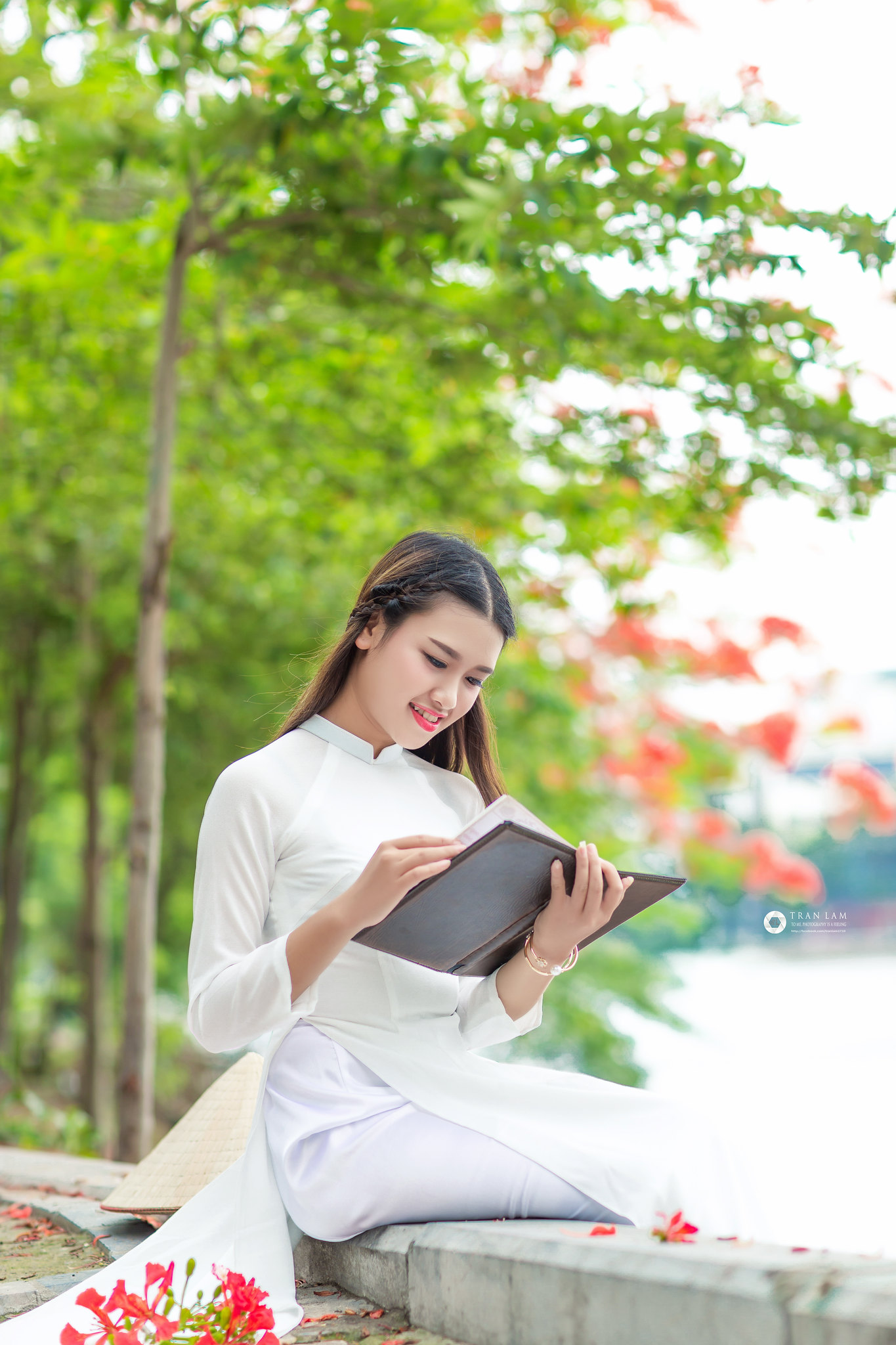 Bộ ảnh áo dài trắng thanh lịch hoa phượng [JG6MHA]