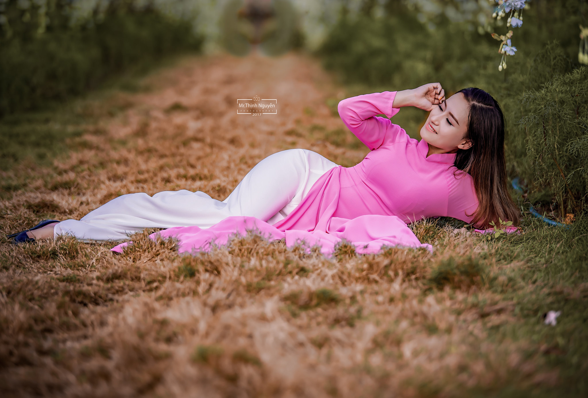 Duyên dáng áo dài hồng nằm [NFPEPV]