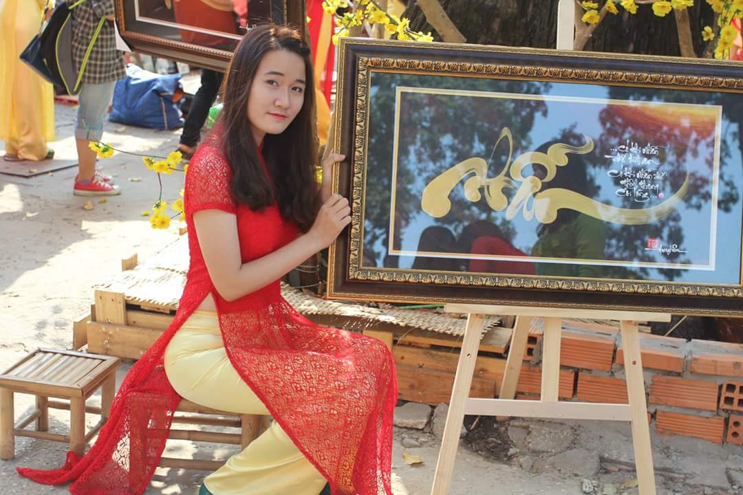 Tinh khôi áo dài đỏ phố ông đ? [1D4S2U]