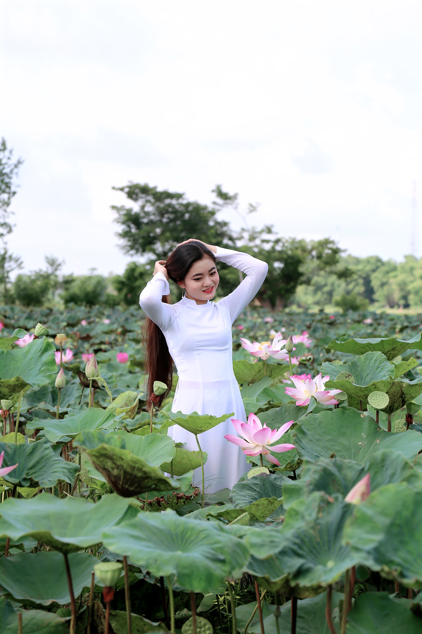 Vẻ đẹp áo dài thuần Việt [XAMHNJ]