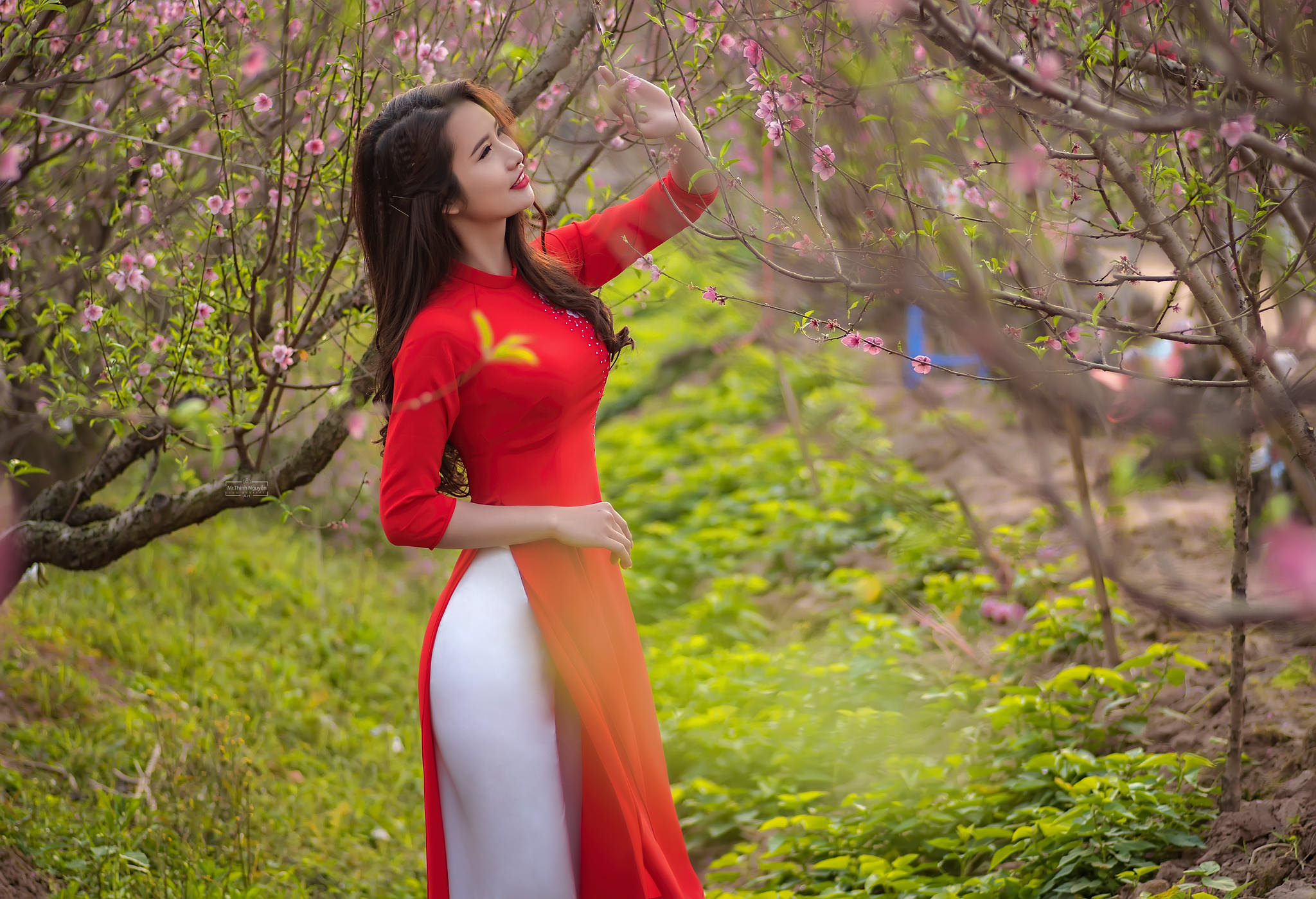 Đằm thắm áo dài đỏ [RZ6RU8]