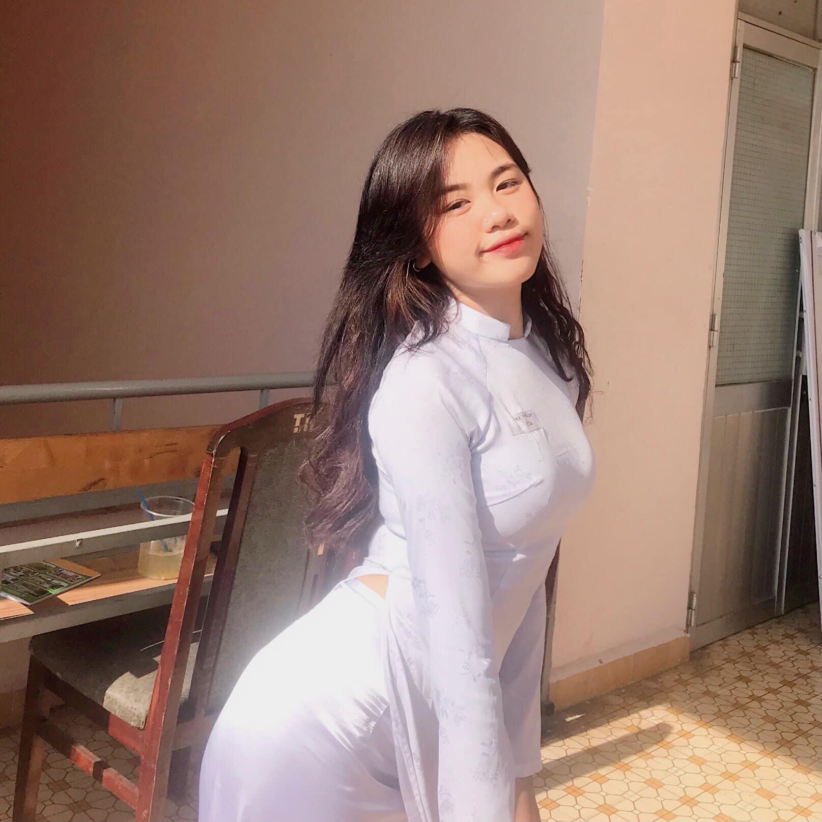Áo dài trắng nữ sinh sang trọng [SJ7ZUZ]