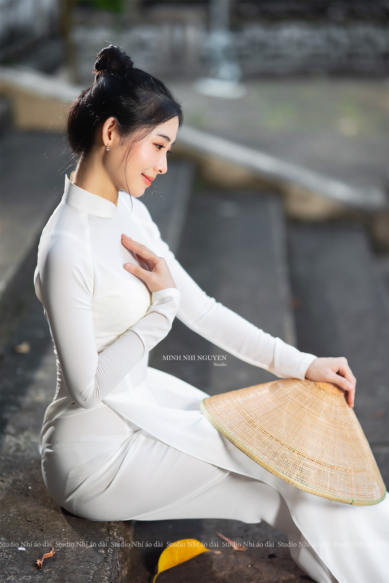 Cuốn hút áo dài trắng nón lá [UCKQWY]