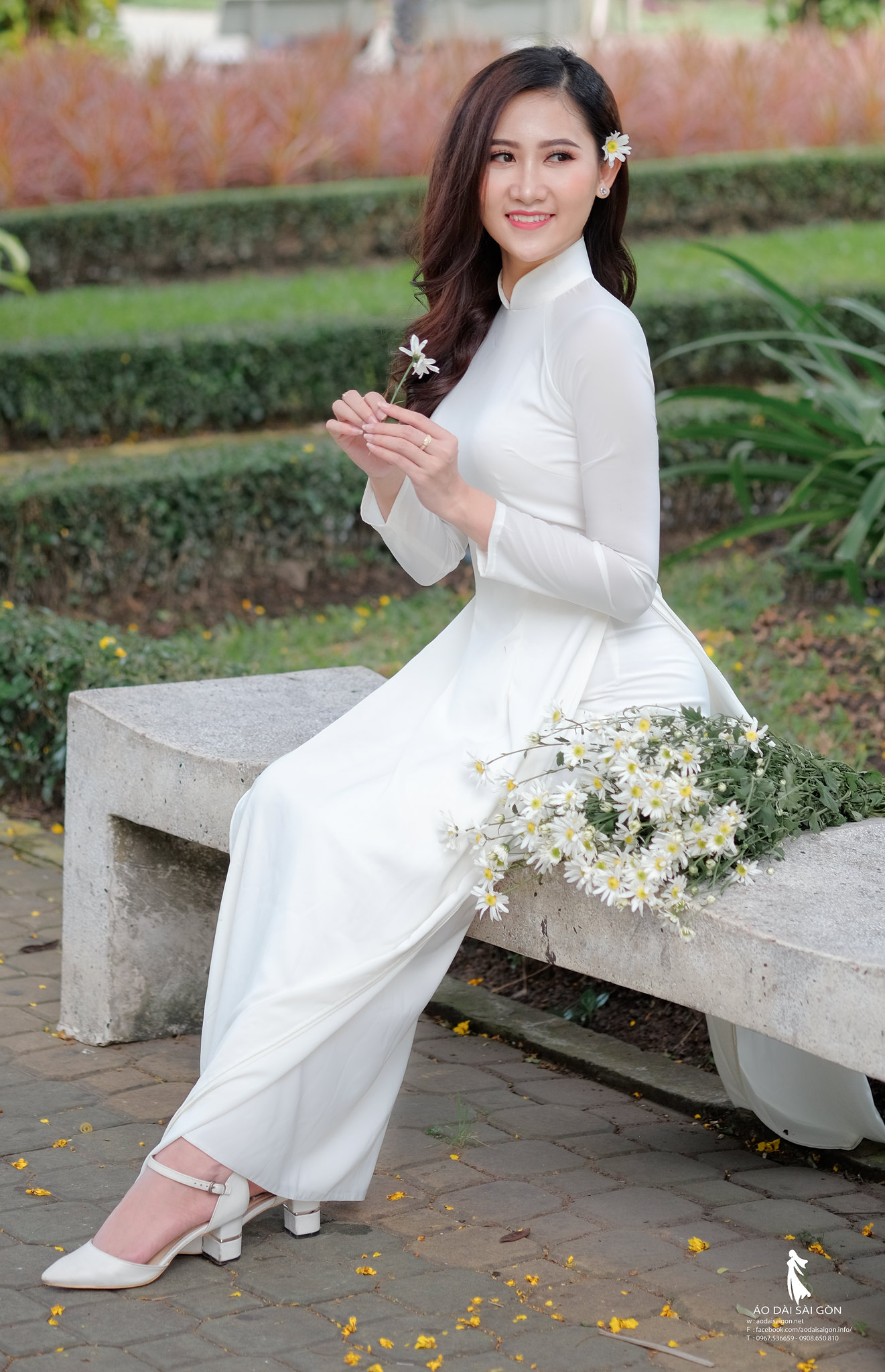 Áo dài trắng nhẹ nhàng hoa [DNO3R8]