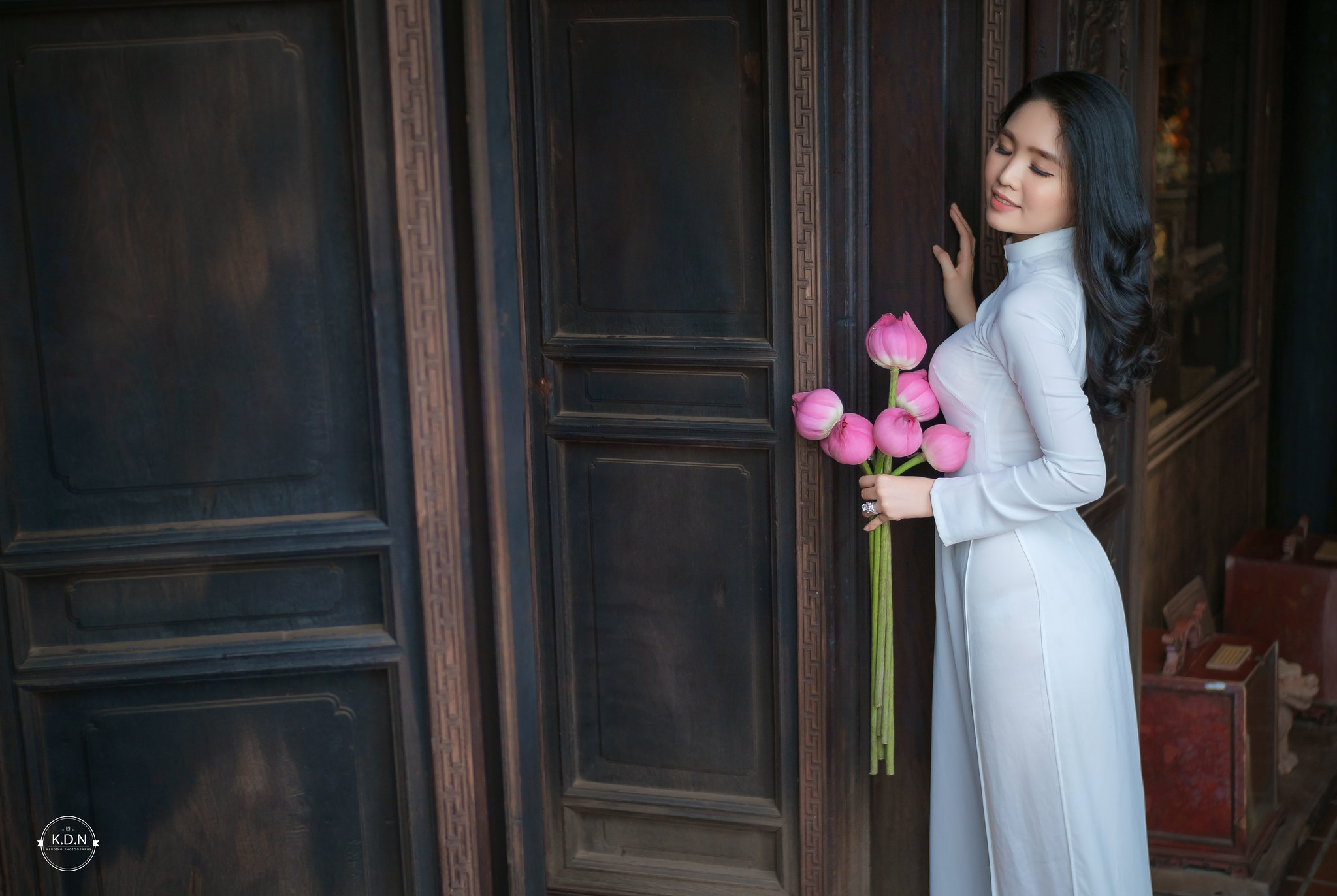 Áo dài trắng cổ kính đậm chất Việt [EGWKJD]