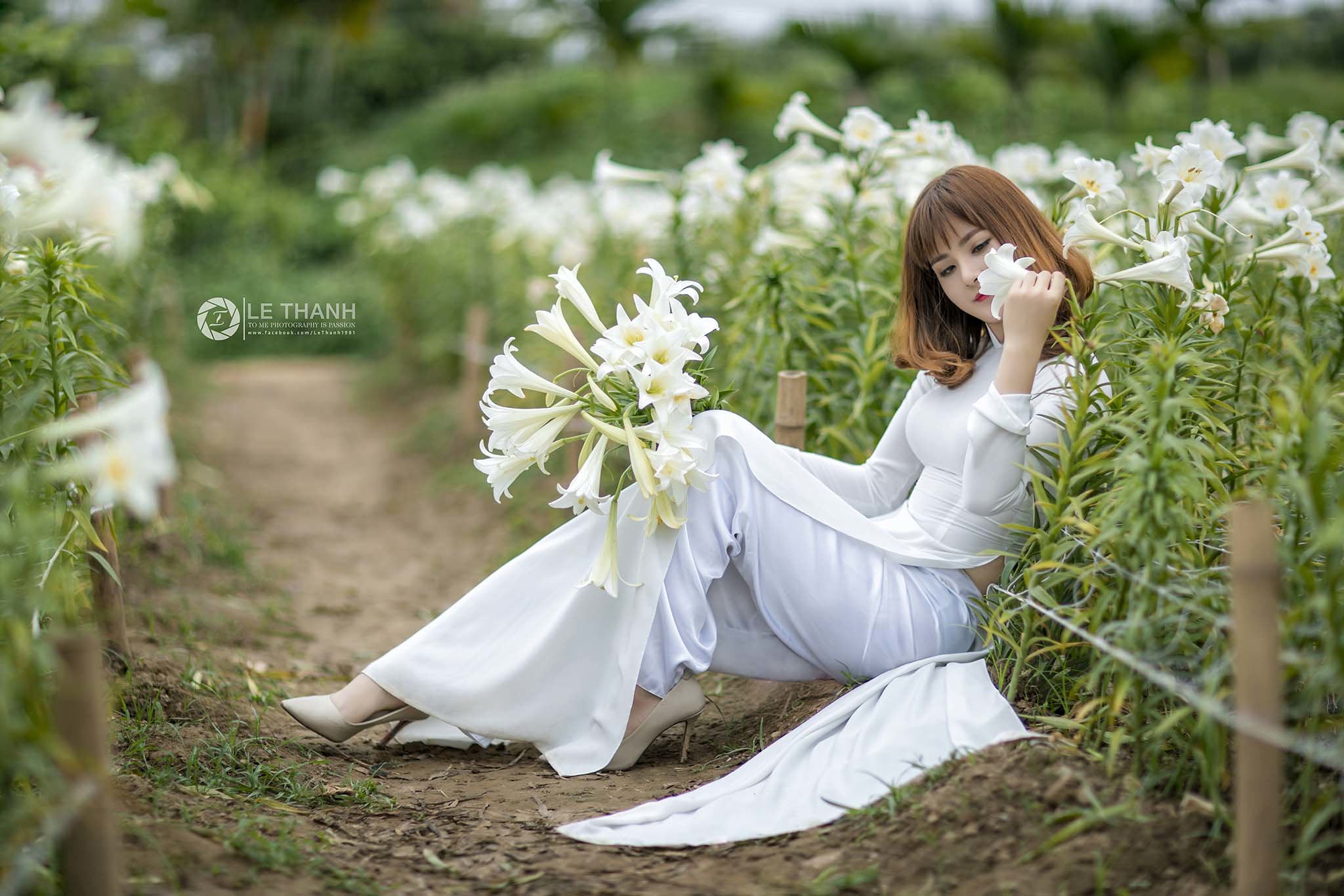 Áo dài trắng kiêu sa hoa [KF8VRU]