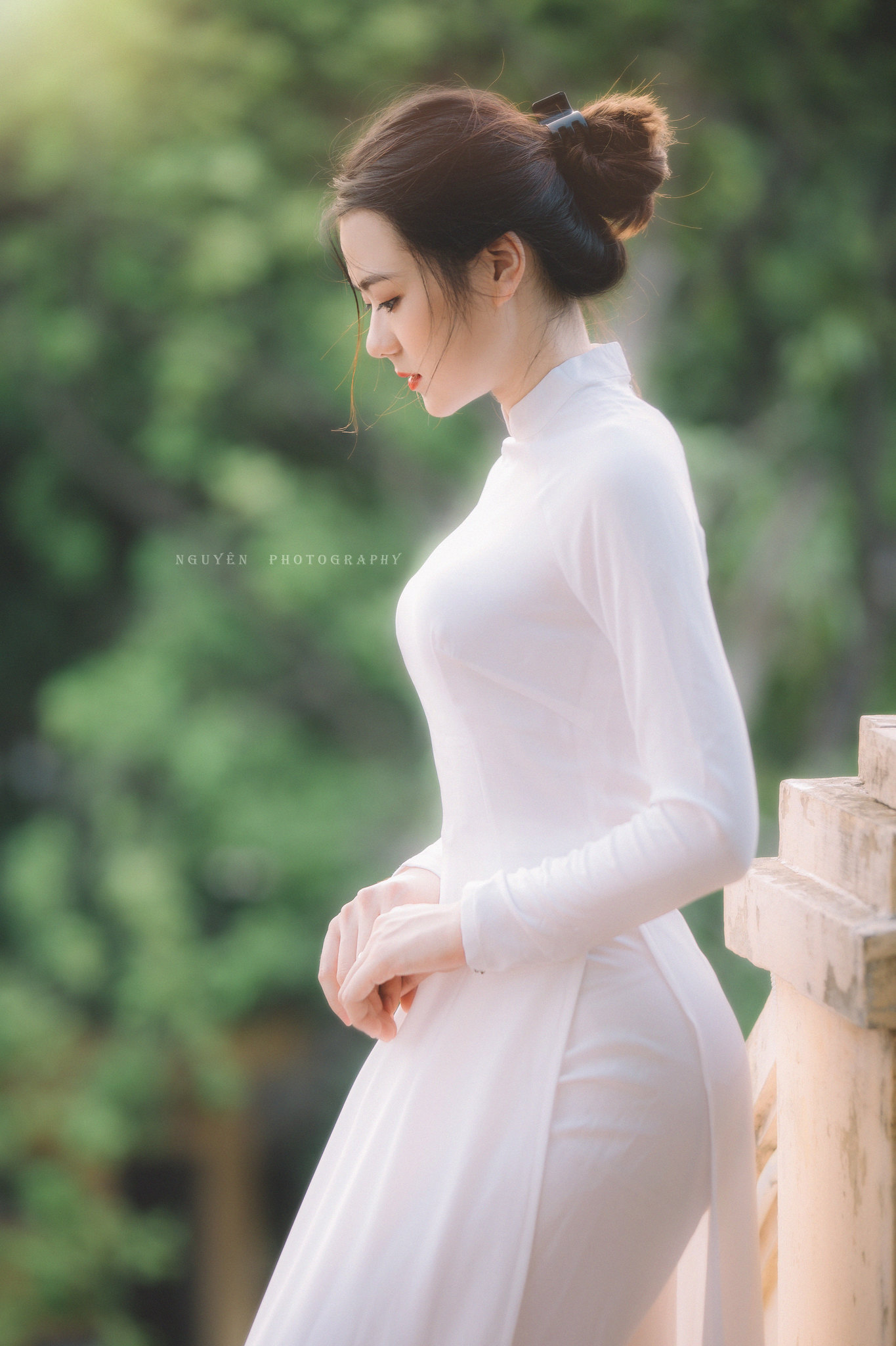 Cuốn hút áo dài trắng [QO7Q4X]