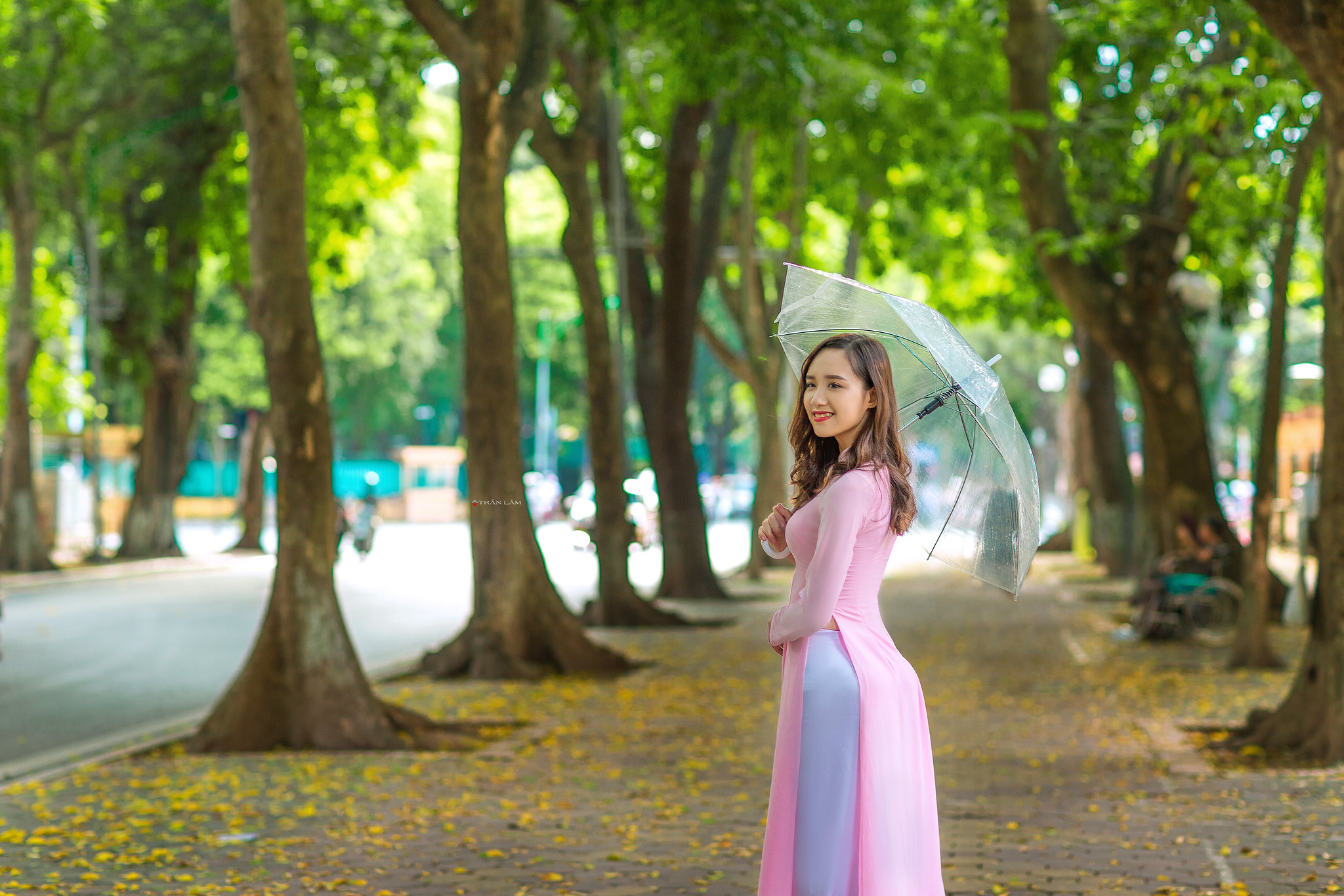 Áo dài hồng khoảnh khắc thanh tao [2NALX4]