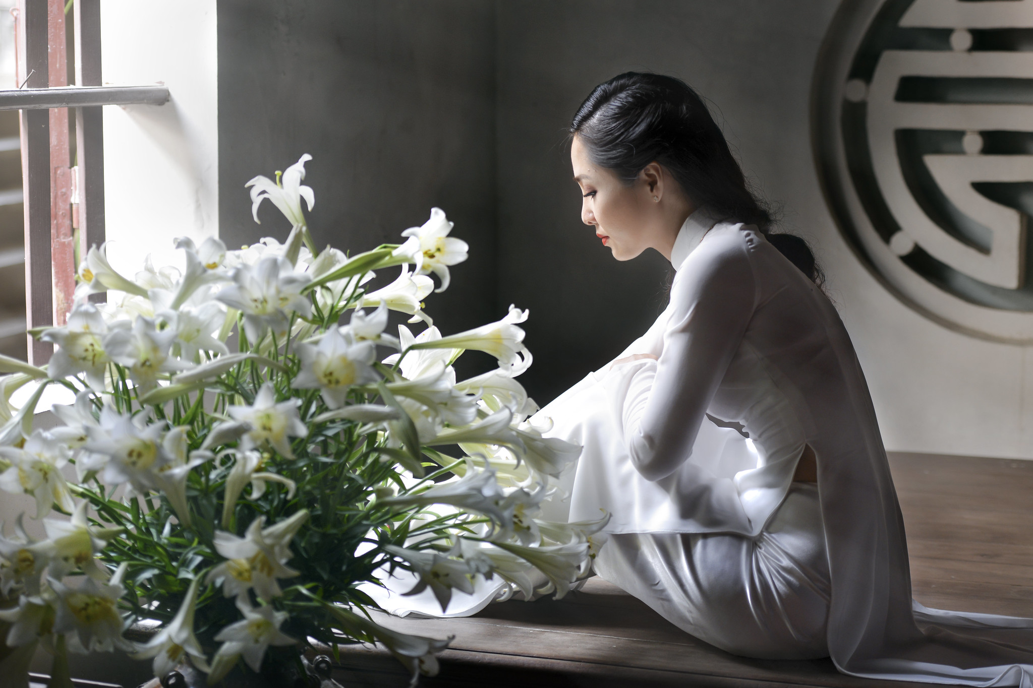 Hút hồn áo dài trắng hoa [R7ZIQS]