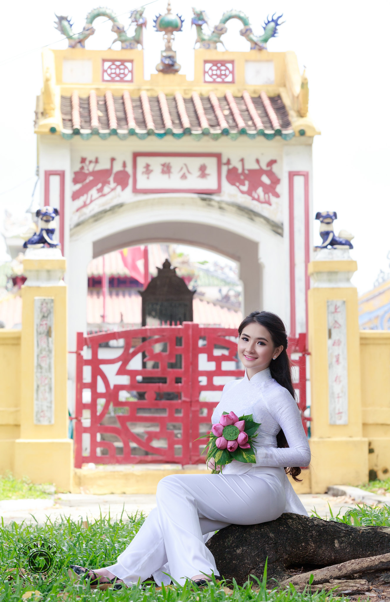 Gái xinh áo dài trắng quý phái hoa [VEFJ9M]