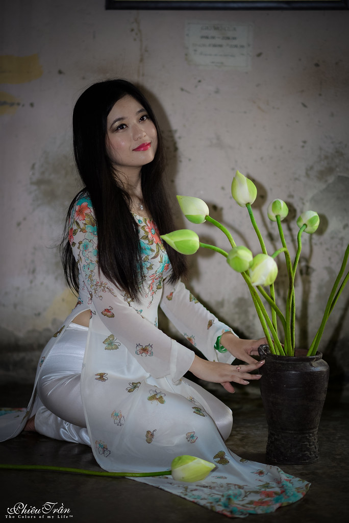 Truyền thống áo dài trắng cổ kính [O27KGX]