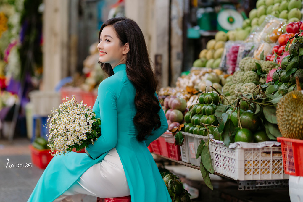 Vẻ đẹp áo dài áo dài xanh nền nã hoa [BDEAEF]
