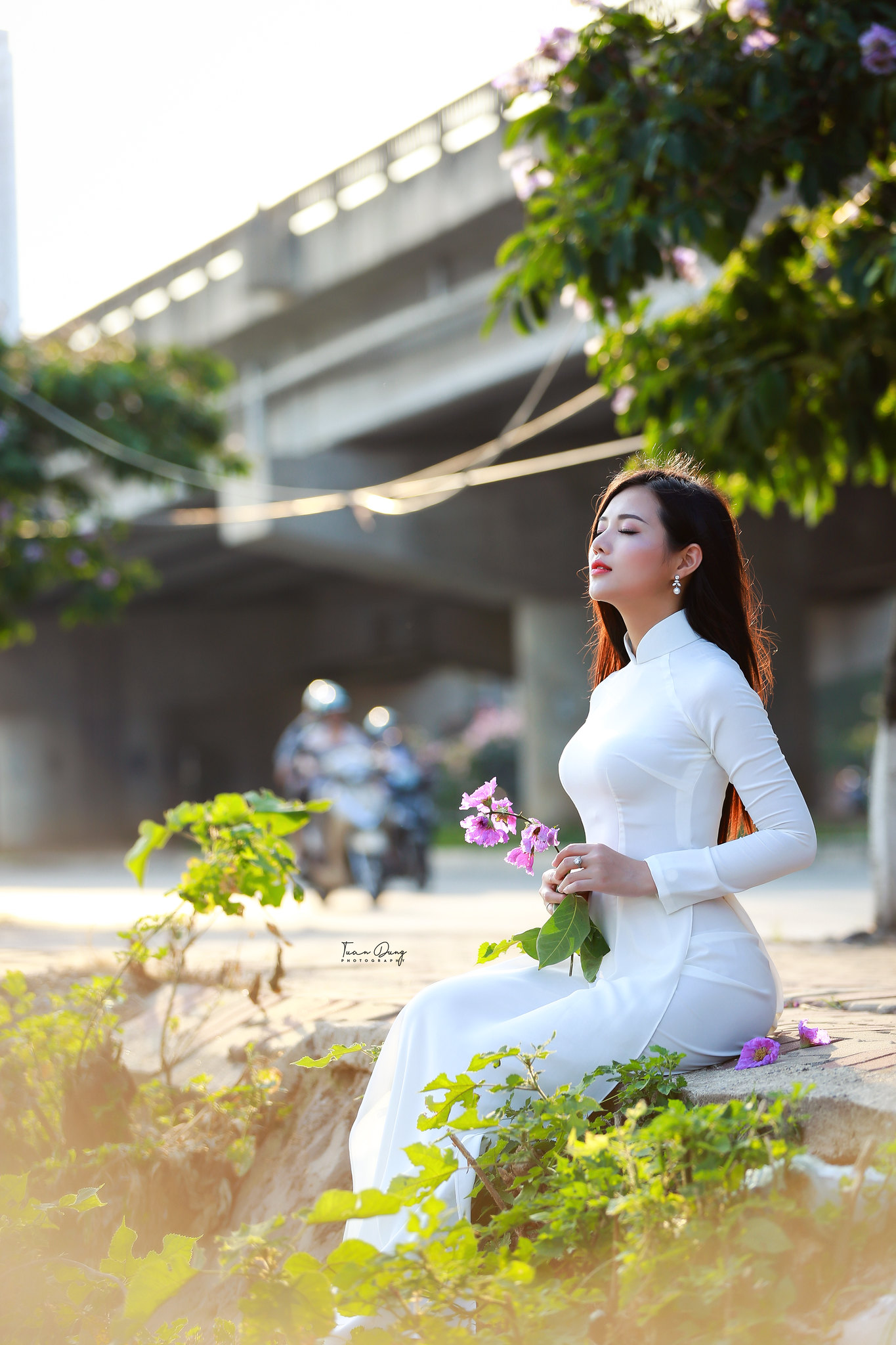 Áo dài trắng hoa thanh thoát [T5FHP6]