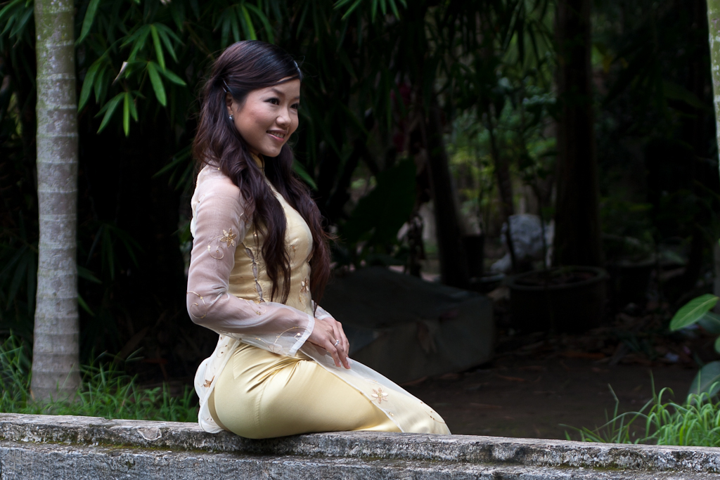 Rạng rỡ áo dài vàng [EYX7UG]