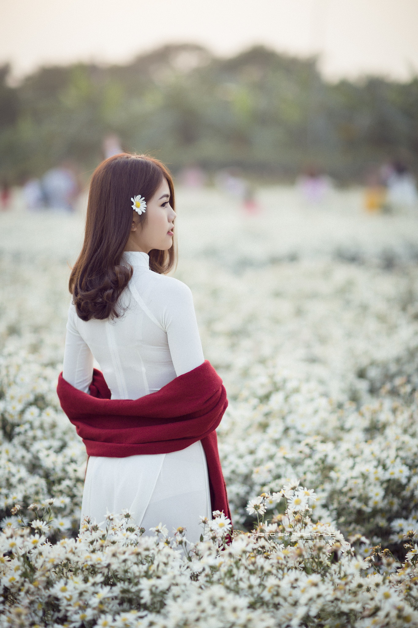 Vẻ đẹp áo dài trắng dịu dàng hoa [ELNKOY]