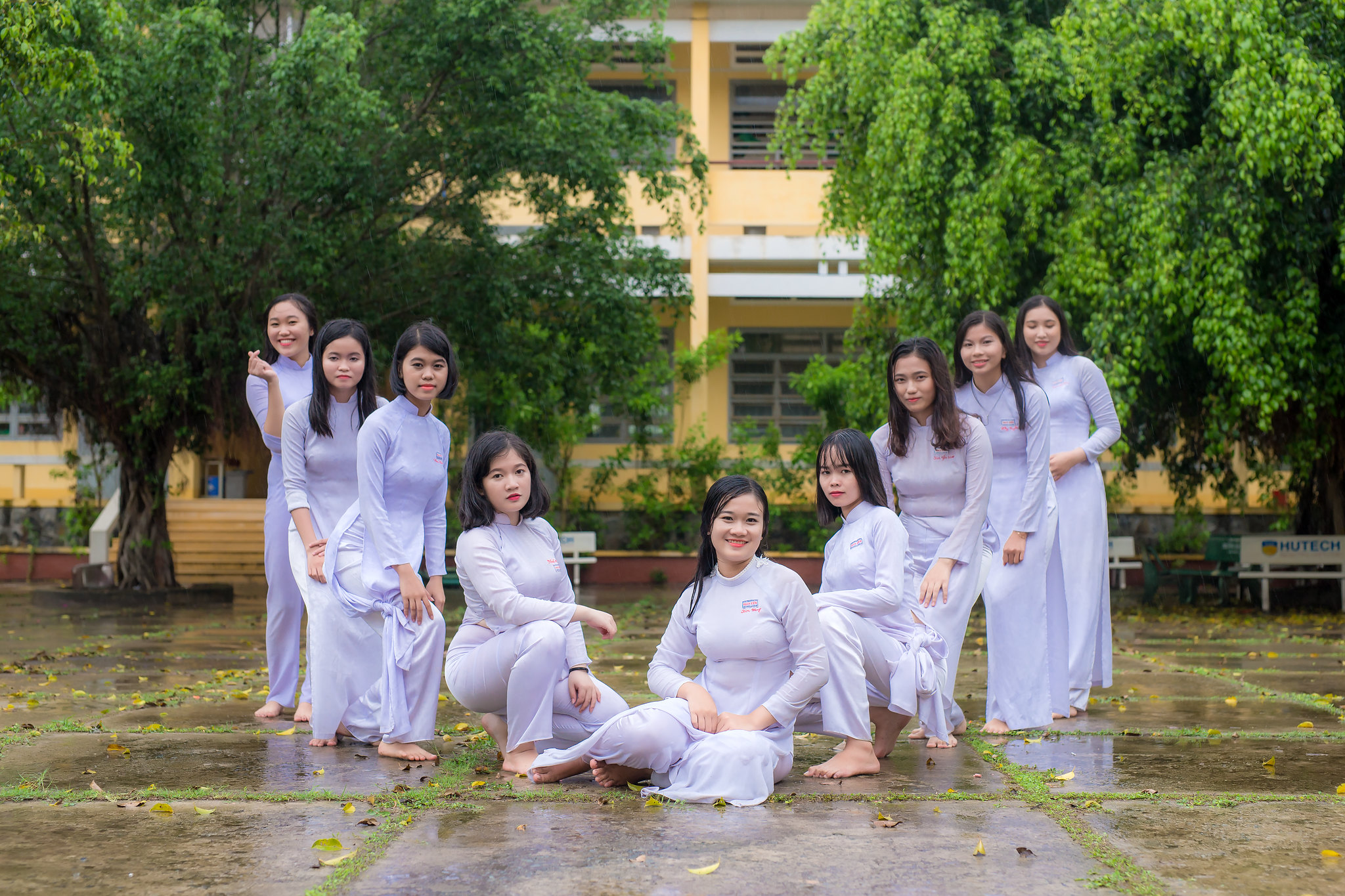 Áo dài trắng kỷ yếu đậm chất Việt [3UO7PZ]