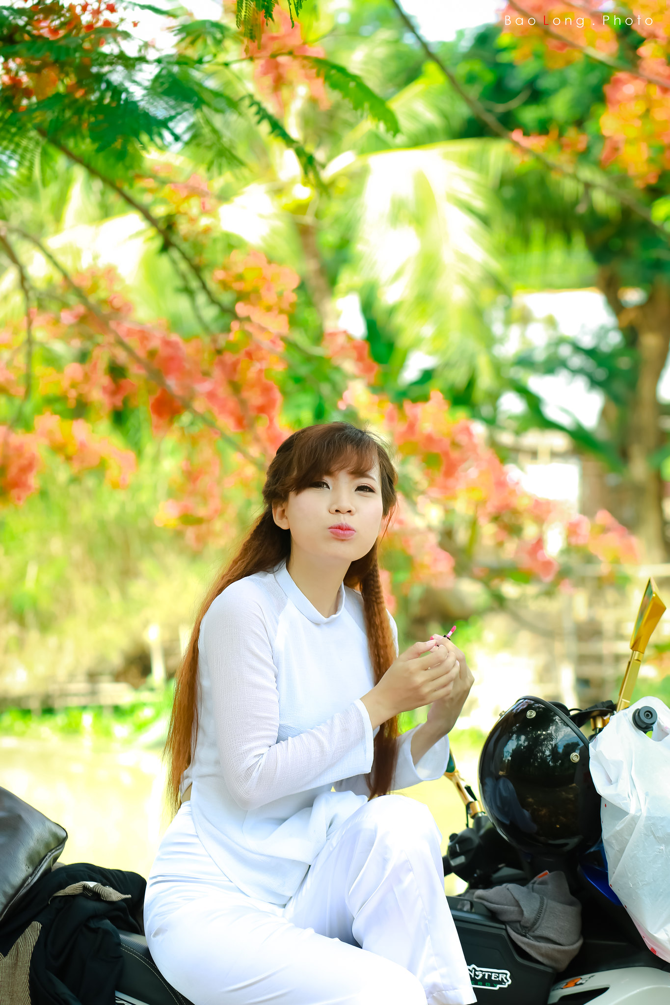 Áo dài trắng rửa mắt với ảnh nữ sinh cuốn hút [8UVP39]