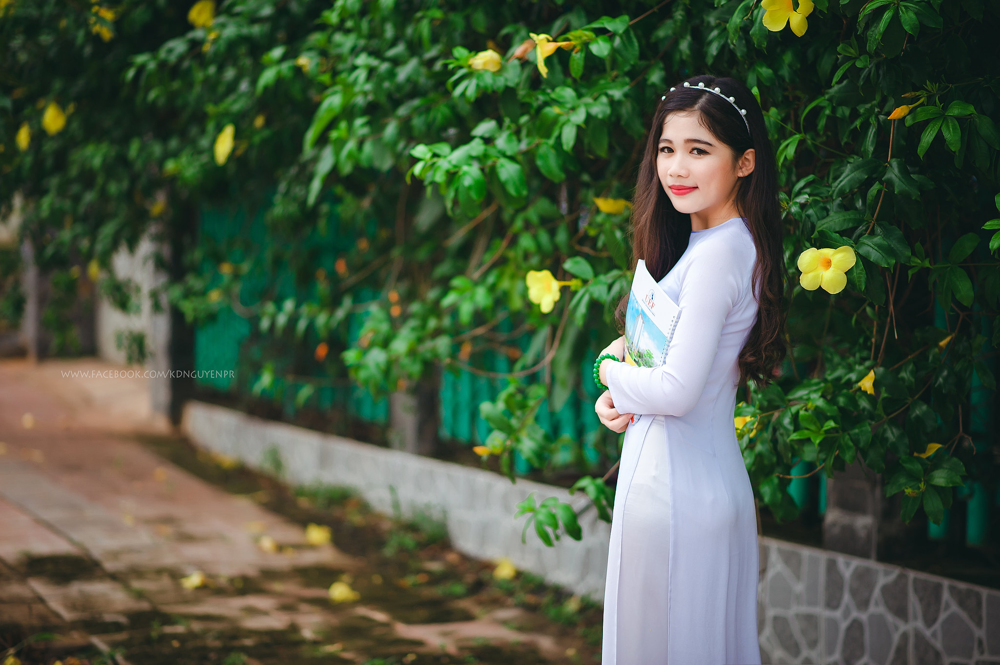Áo dài trắng mong manh hoa [MNAXUN]