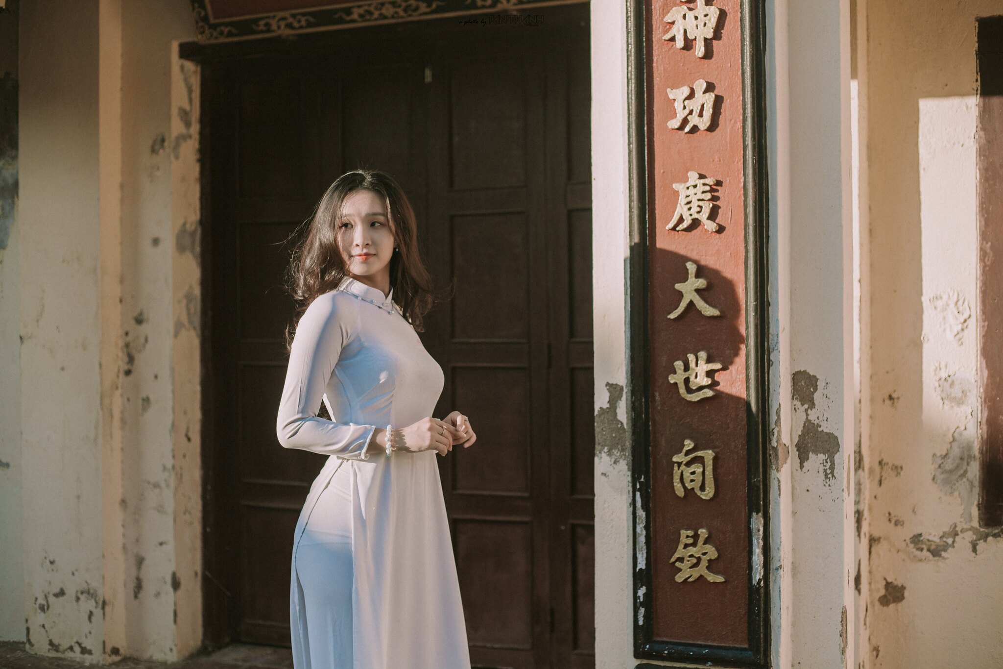 Áo dài trắng nữ tính lễ chùa [88VQUG]