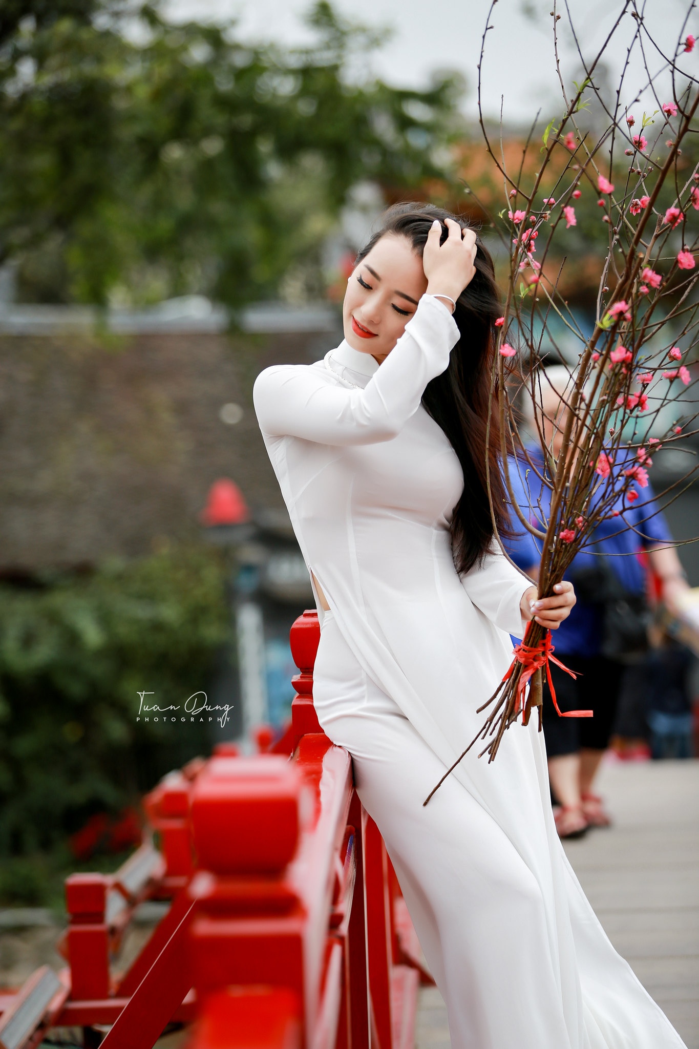 Áo dài trắng quý phái hoa [E1F9ZL]