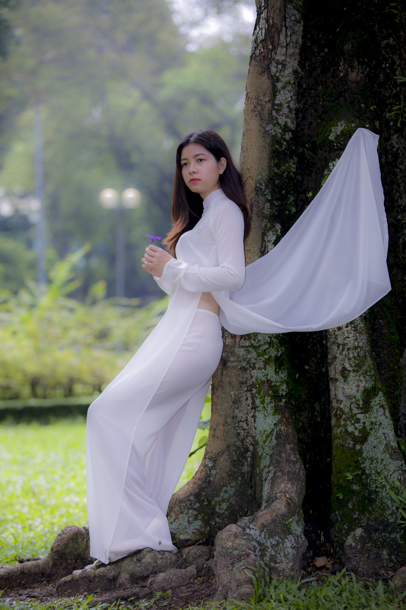 Áo dài trắng e ấp áo dài trắng [ONC3Q0]