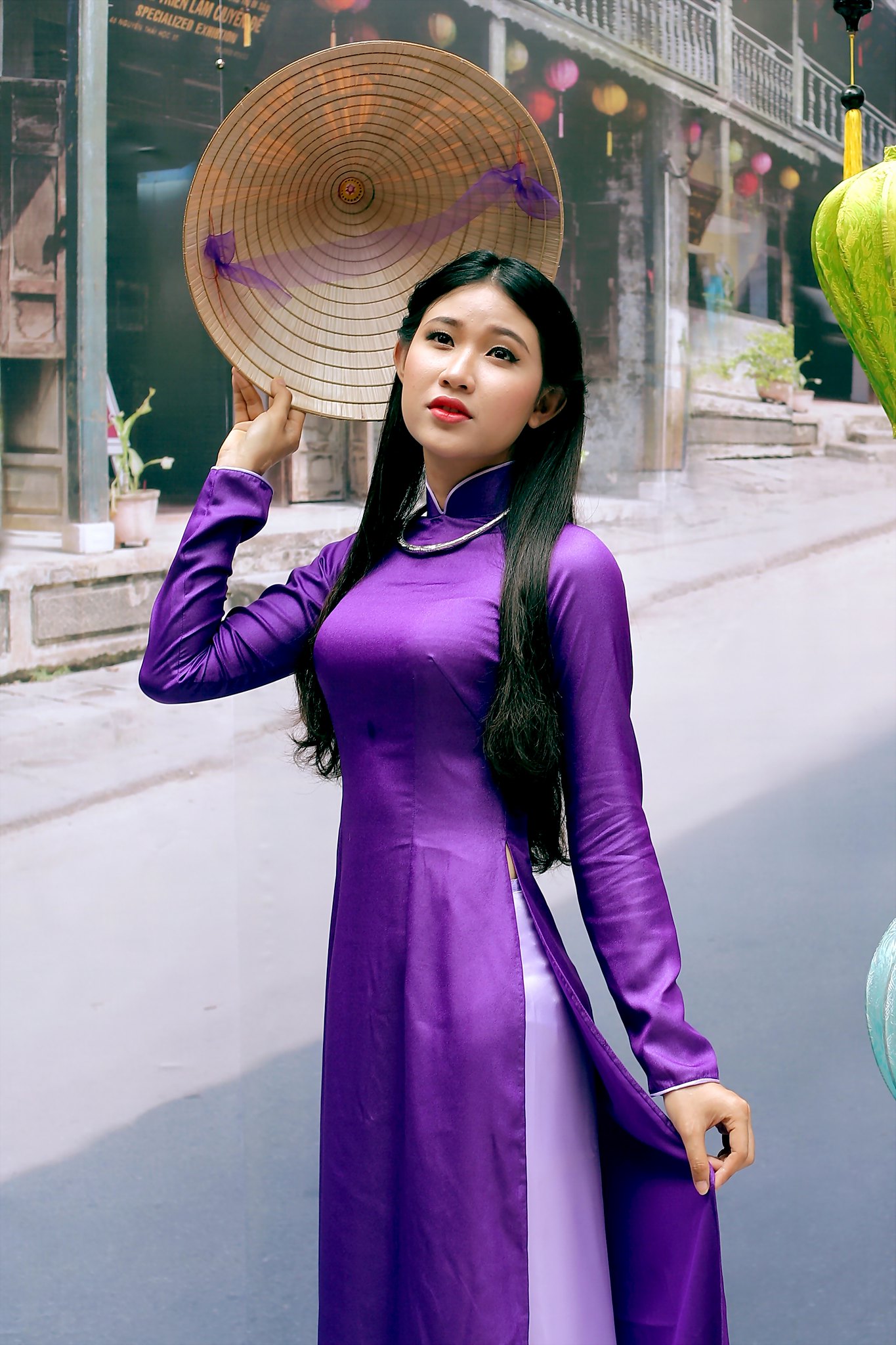 Áo dài tím nón lá dịu dàng [8WZZ7I]