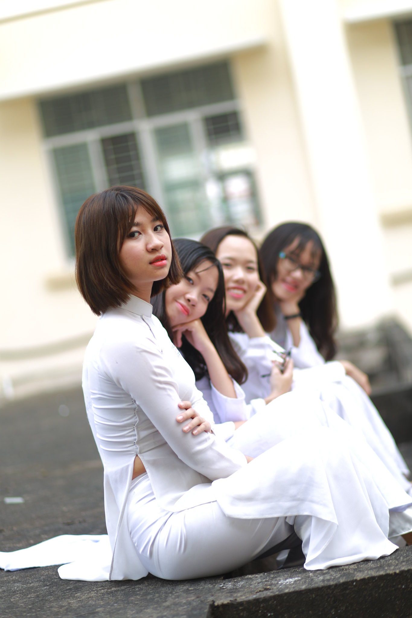 Áo dài trắng vẻ đẹp áo dài kỷ yếu hiện đại [6LD05W]