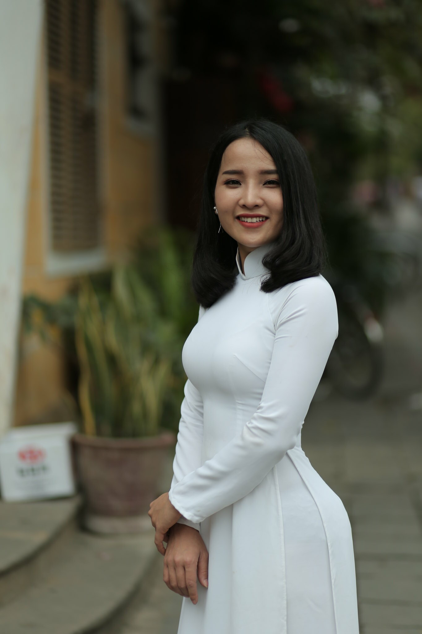 Áo dài trắng hiện đại nuột [QTAVXE]