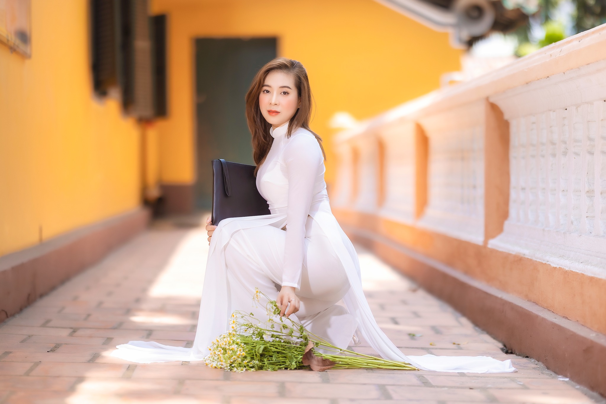 Áo dài trắng hoa ấn tượng [N4FTVE]