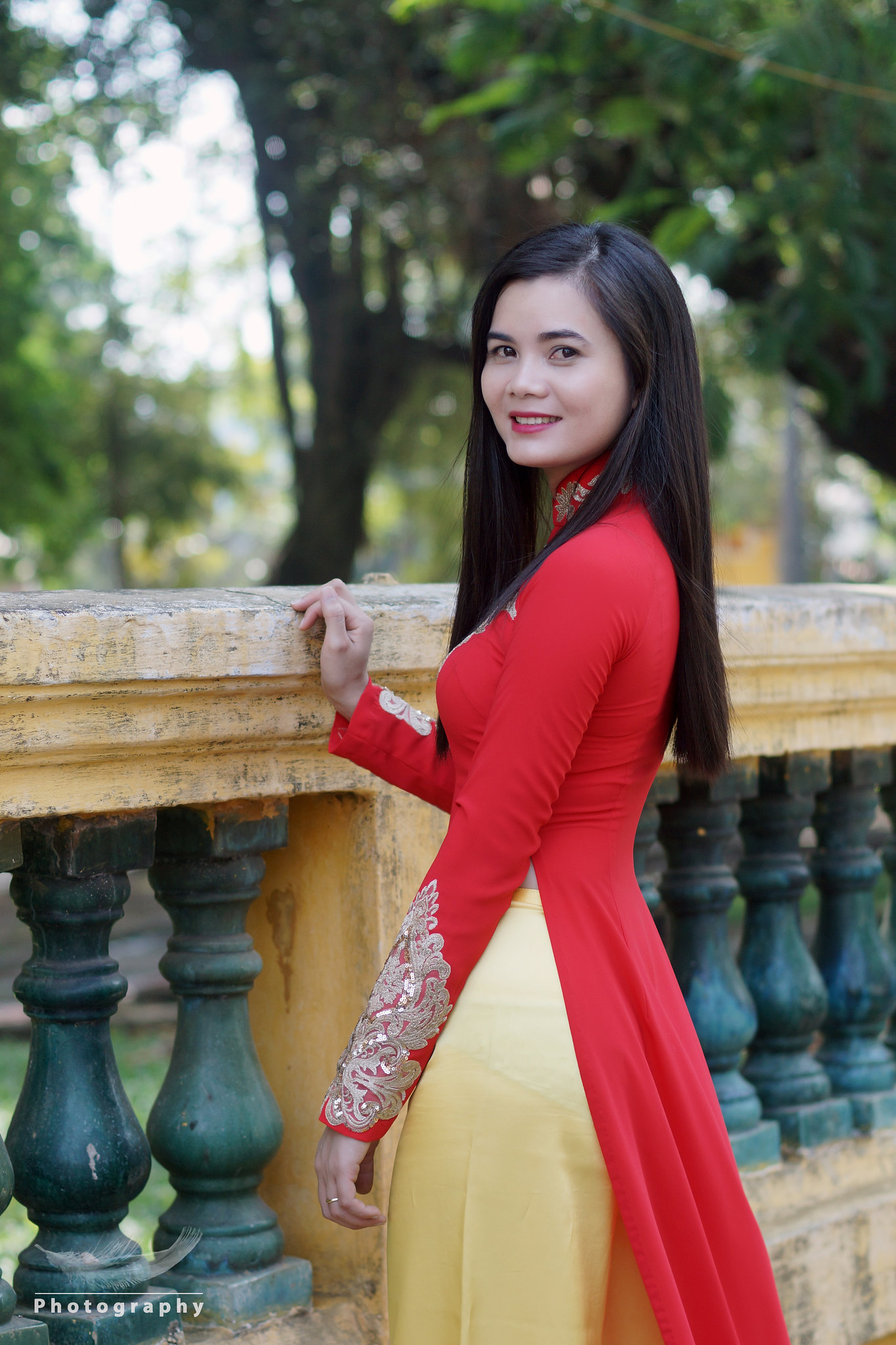 Nữ nhân áo dài đỏ vẻ đẹp Việt Nam áo dài đỏ [CMDLHK]