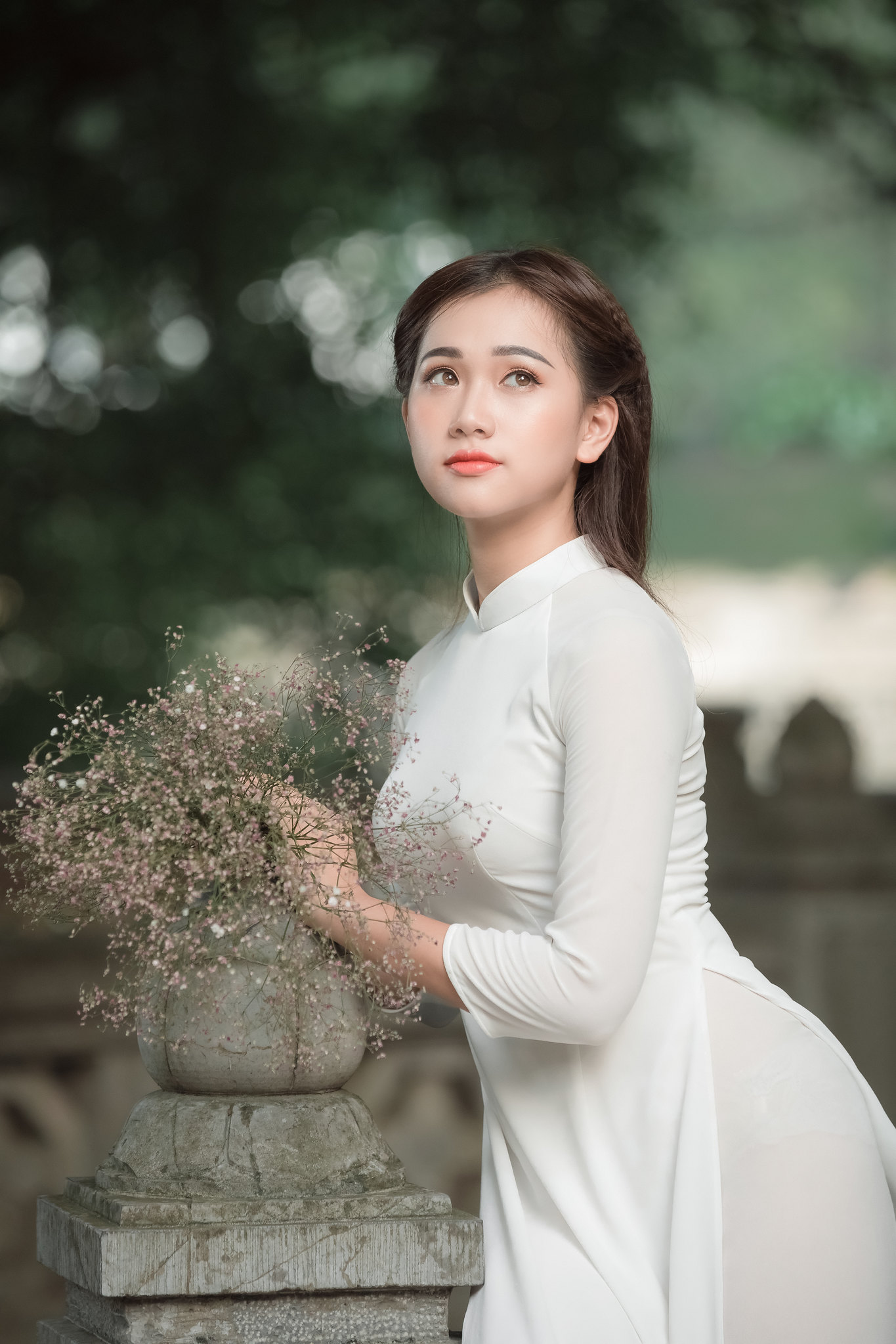 Loạt ảnh áo dài trắng thướt tha cổ kính [E96IUR]