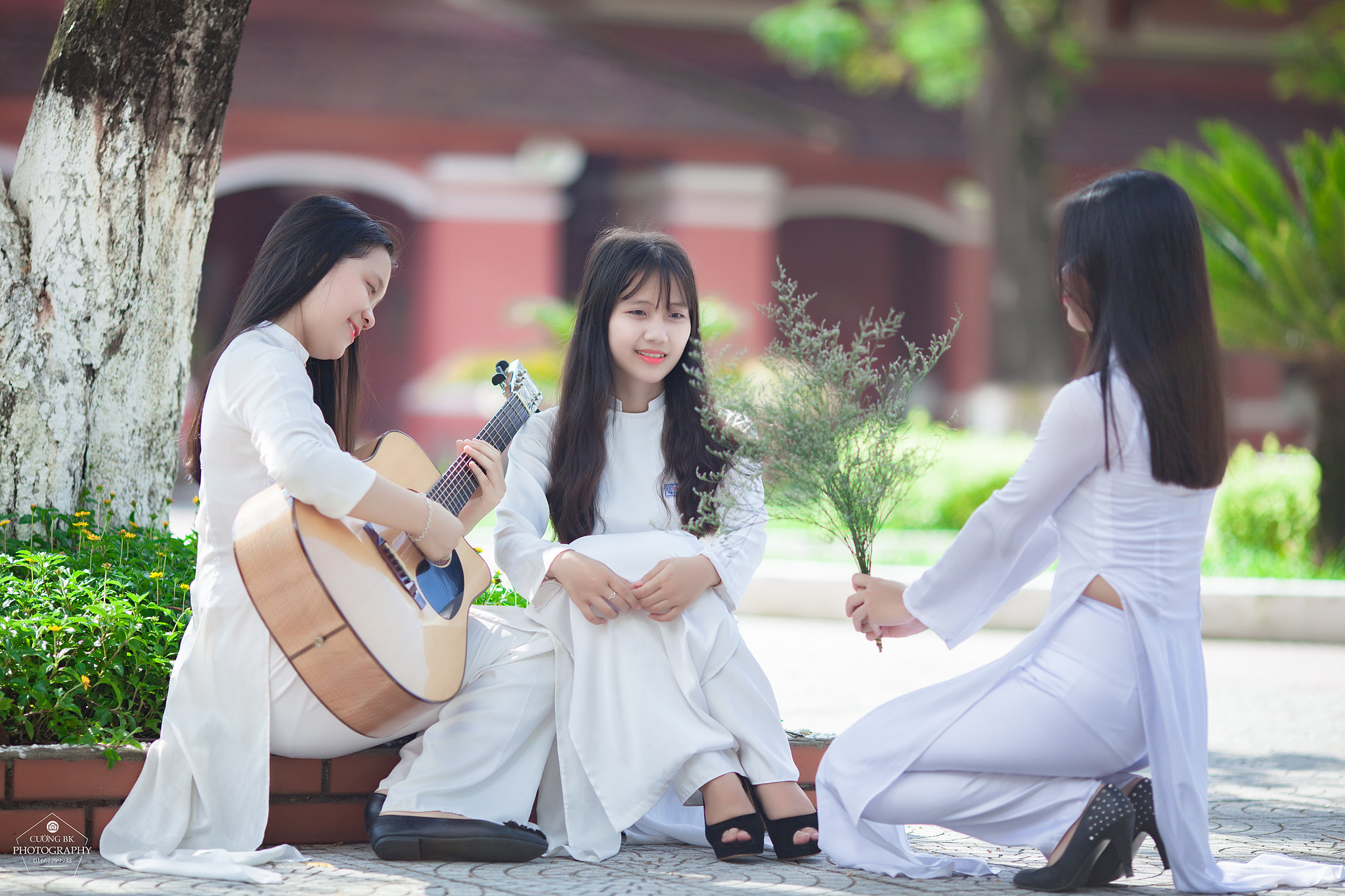 Áo dài trắng thanh thoát sân trường [SGFVSF]
