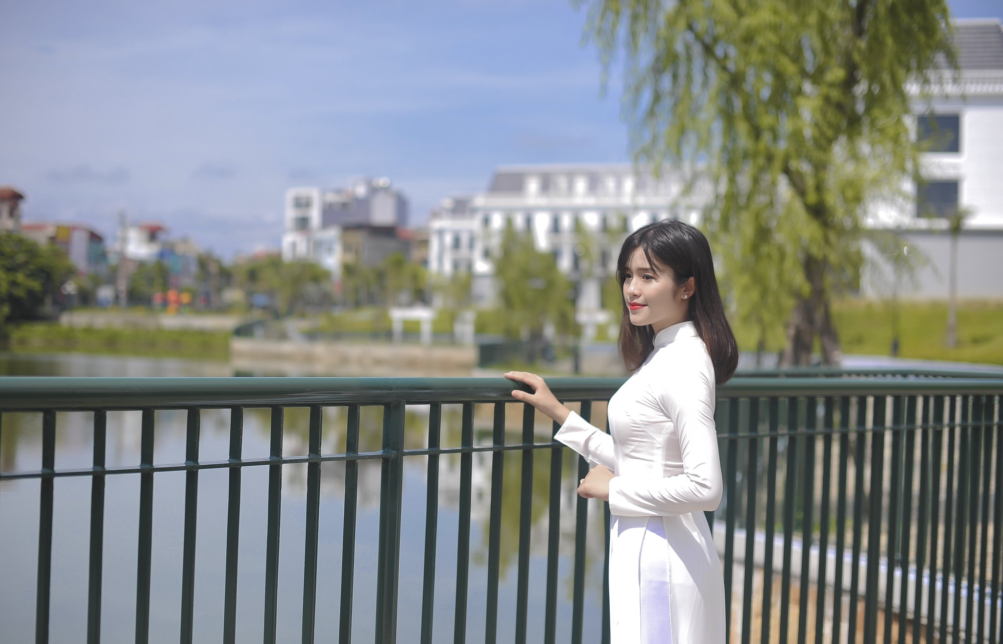 Khoảnh khắc áo dài trắng sang trọng bên h? [IM6SSB]