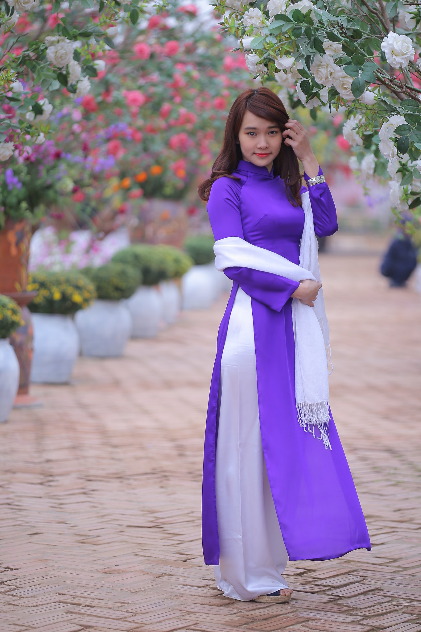 Áo dài trắng mộc mạc [UJYA48]