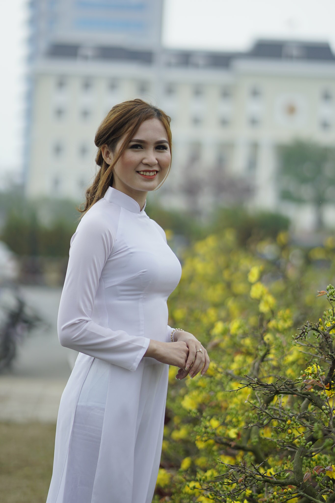 Áo dài trắng hình nền mộc mạc [IG65VQ]