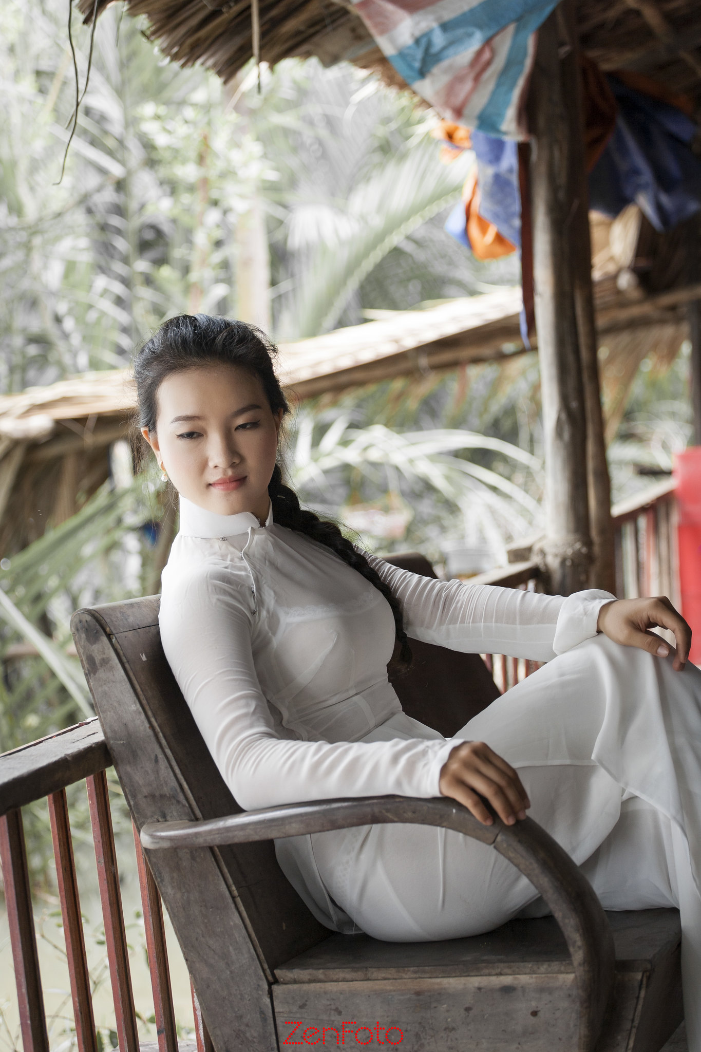 Áo dài trắng ấn tượng [VTEP2P]