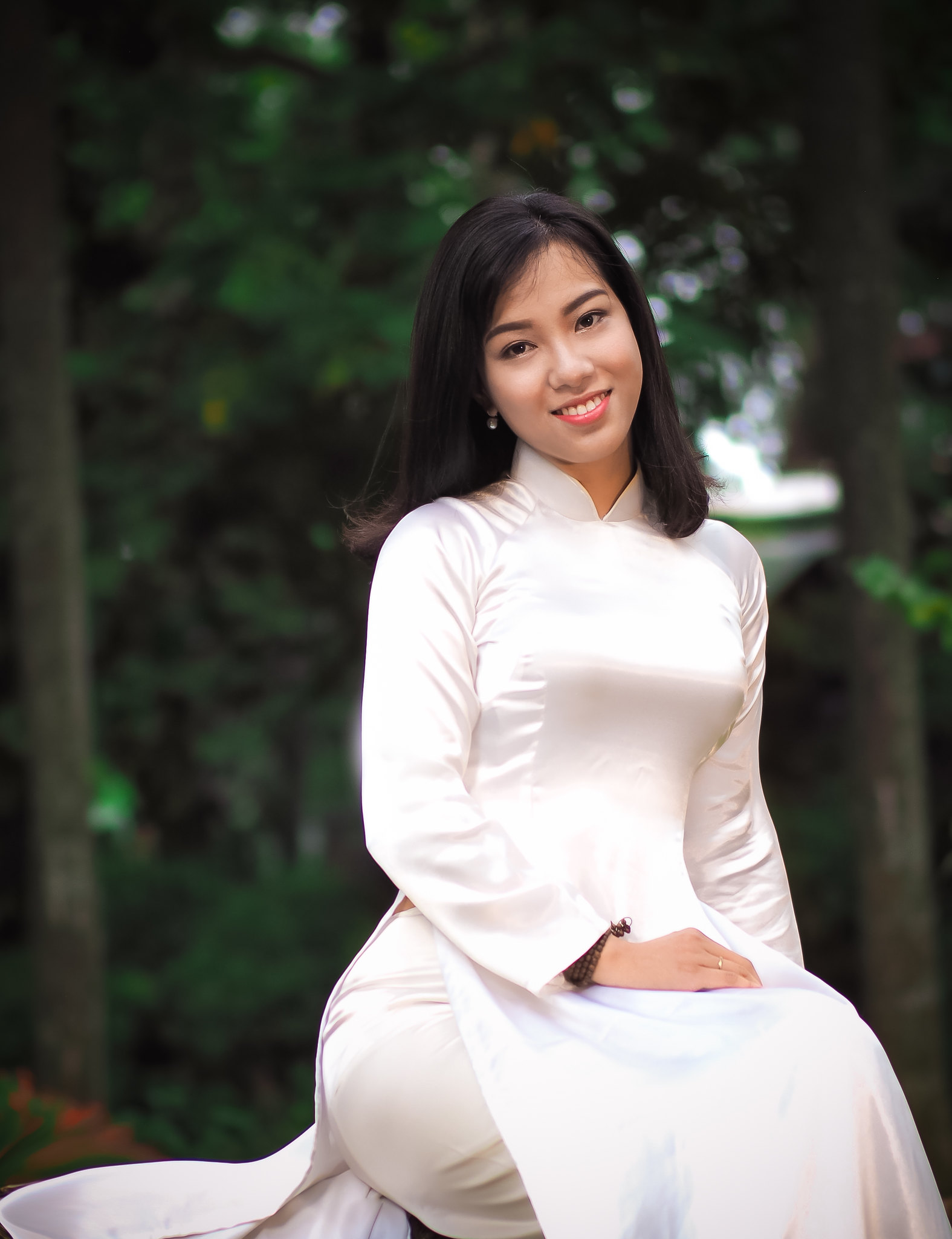 Cách tân áo dài trắng mộc mạc nữ sinh [ILMOIS]