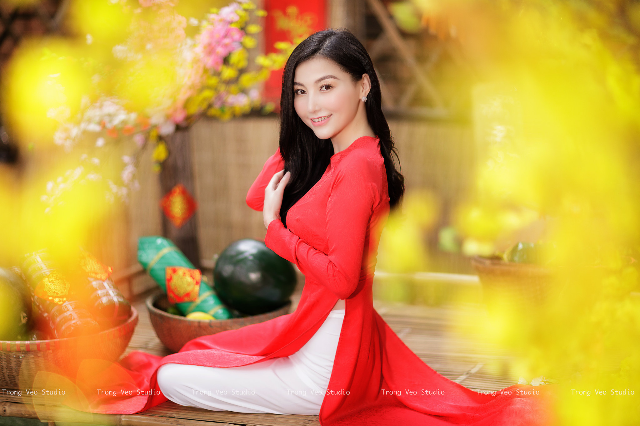 Gái xinh áo dài đỏ tinh khôi áo dài đỏ [ISAZ4R]