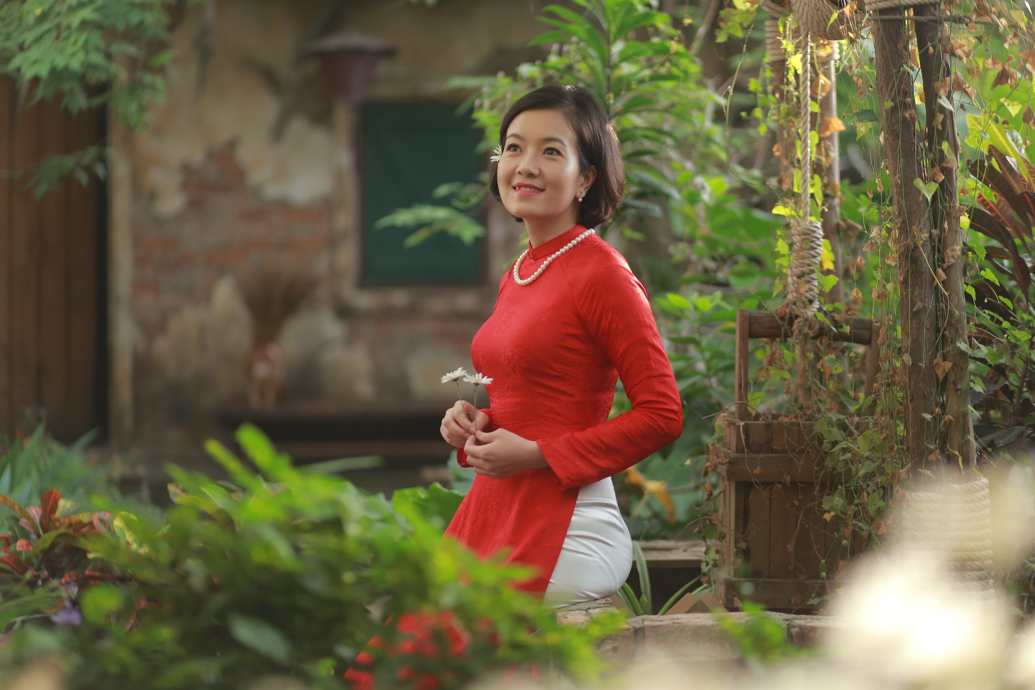 Áo dài đỏ áo dài đỏ nền nã [DGHOZX]